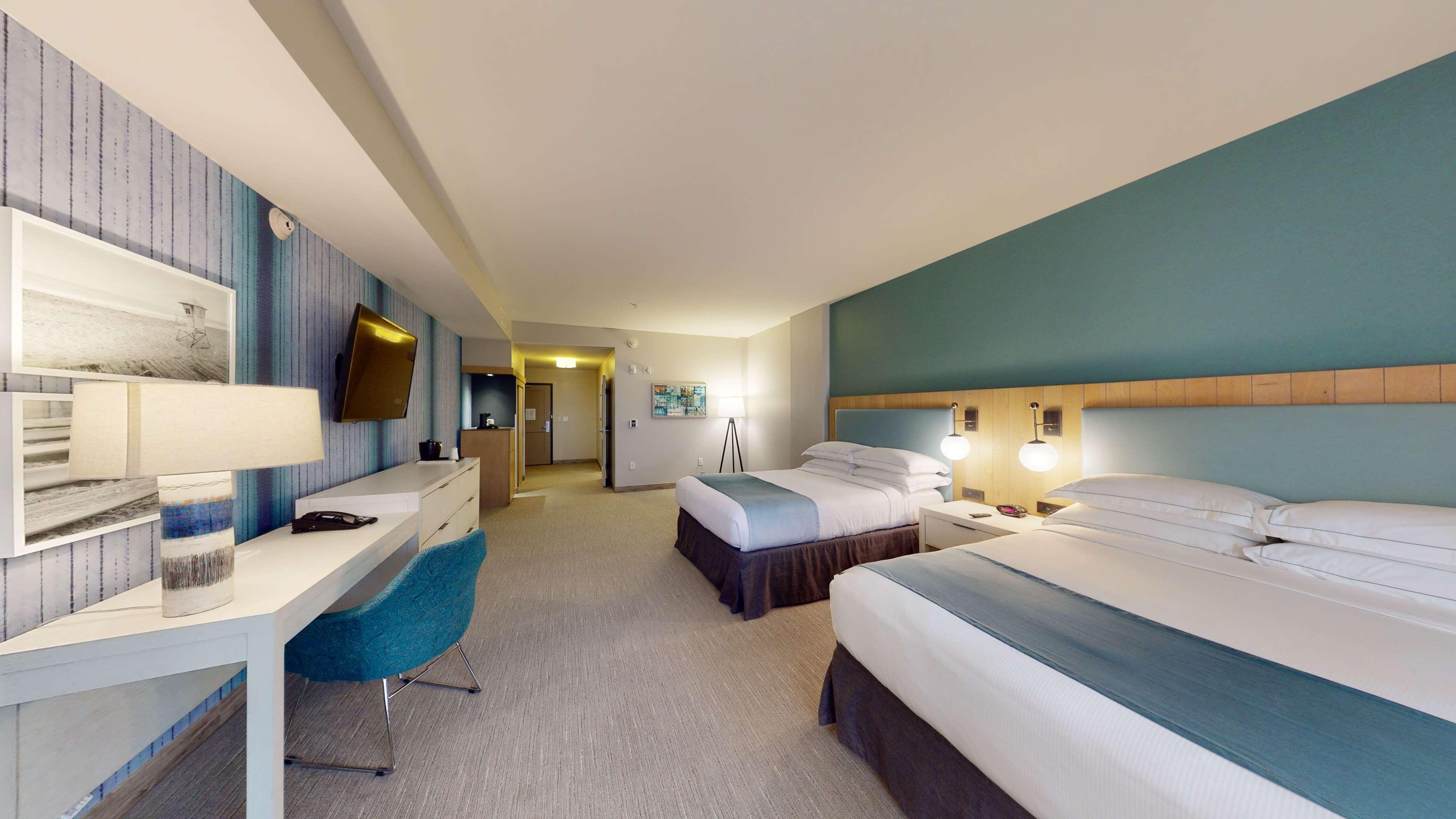 Studio Accessible King Size Bed