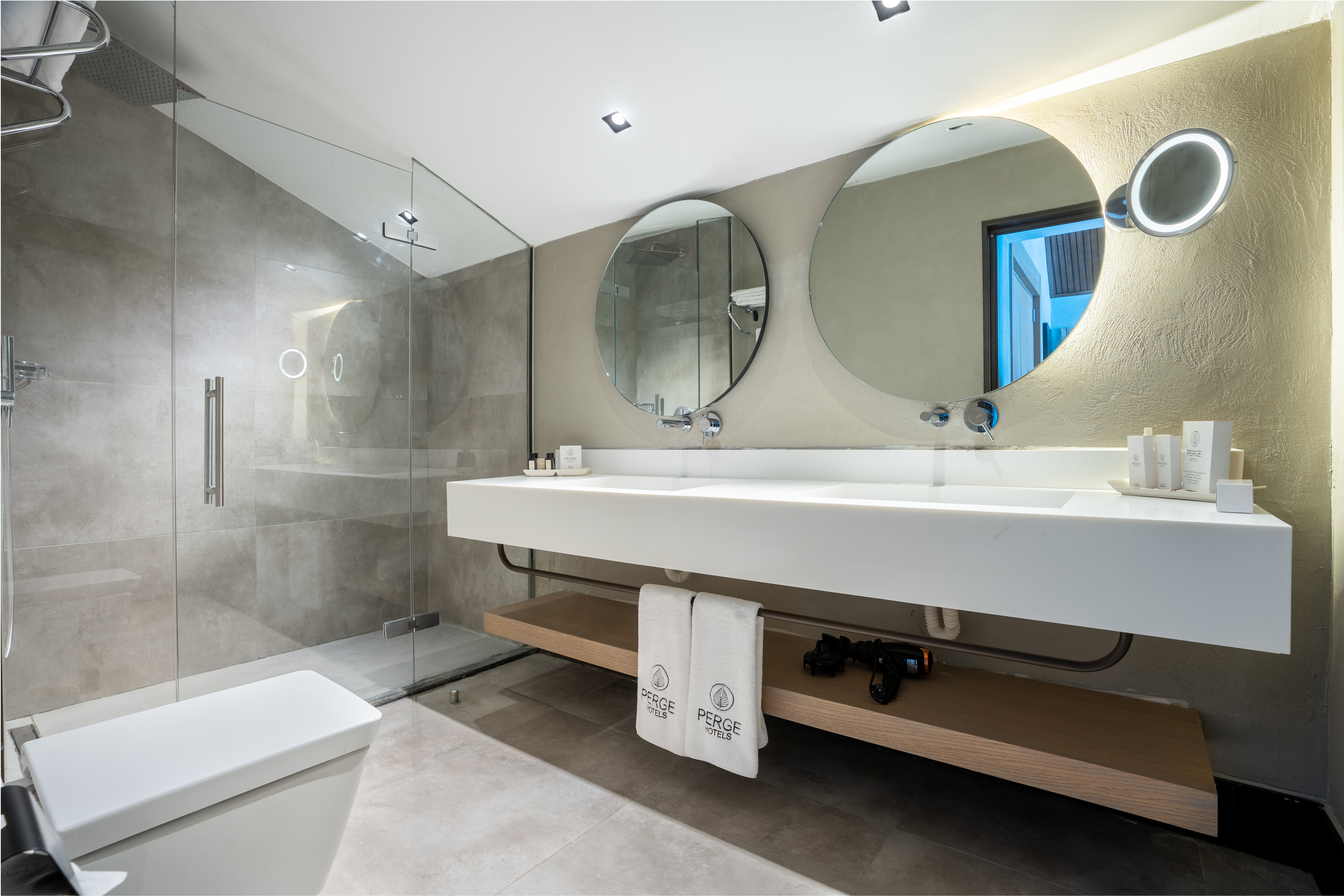 Suite Partial Ocean View