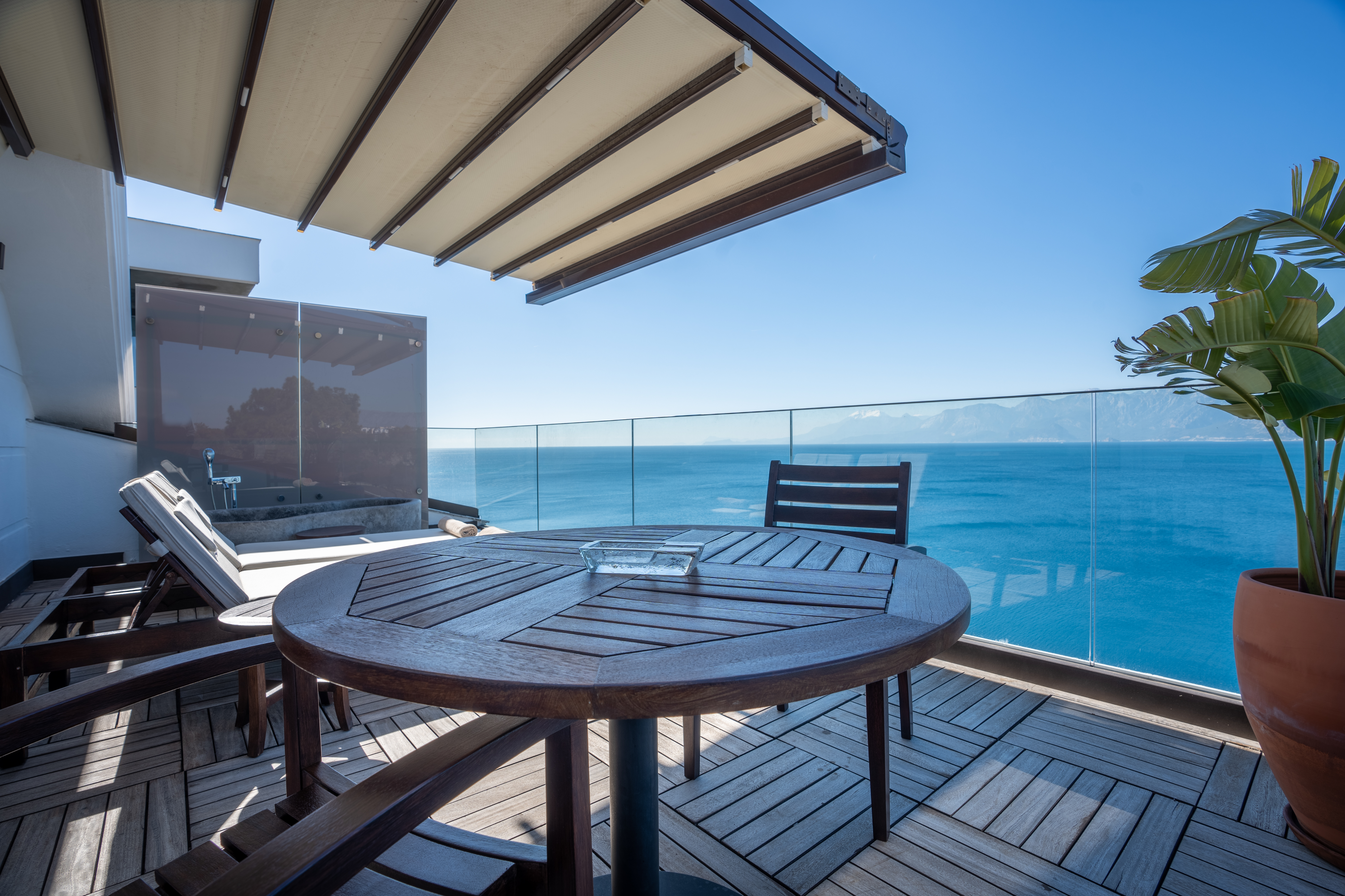 Suite Partial Ocean View