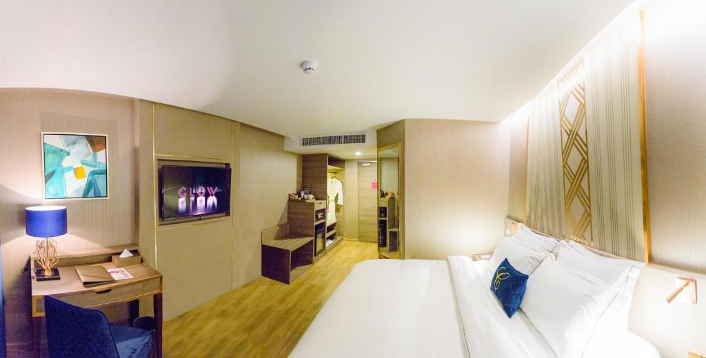 Double Deluxe King Bed