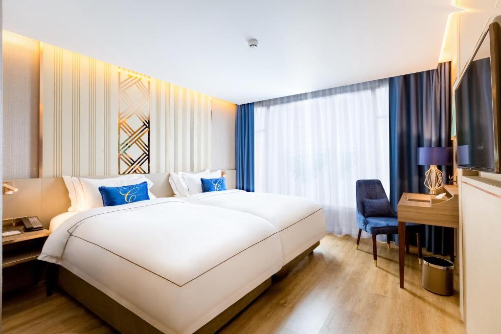 Double Deluxe King Bed