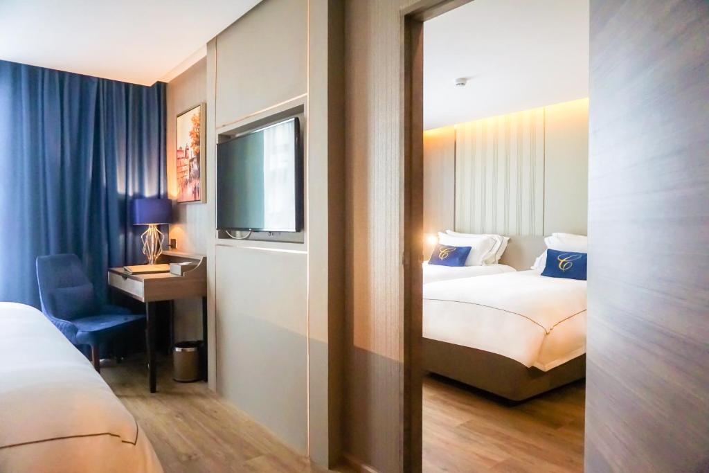 Family Room Connecting Room