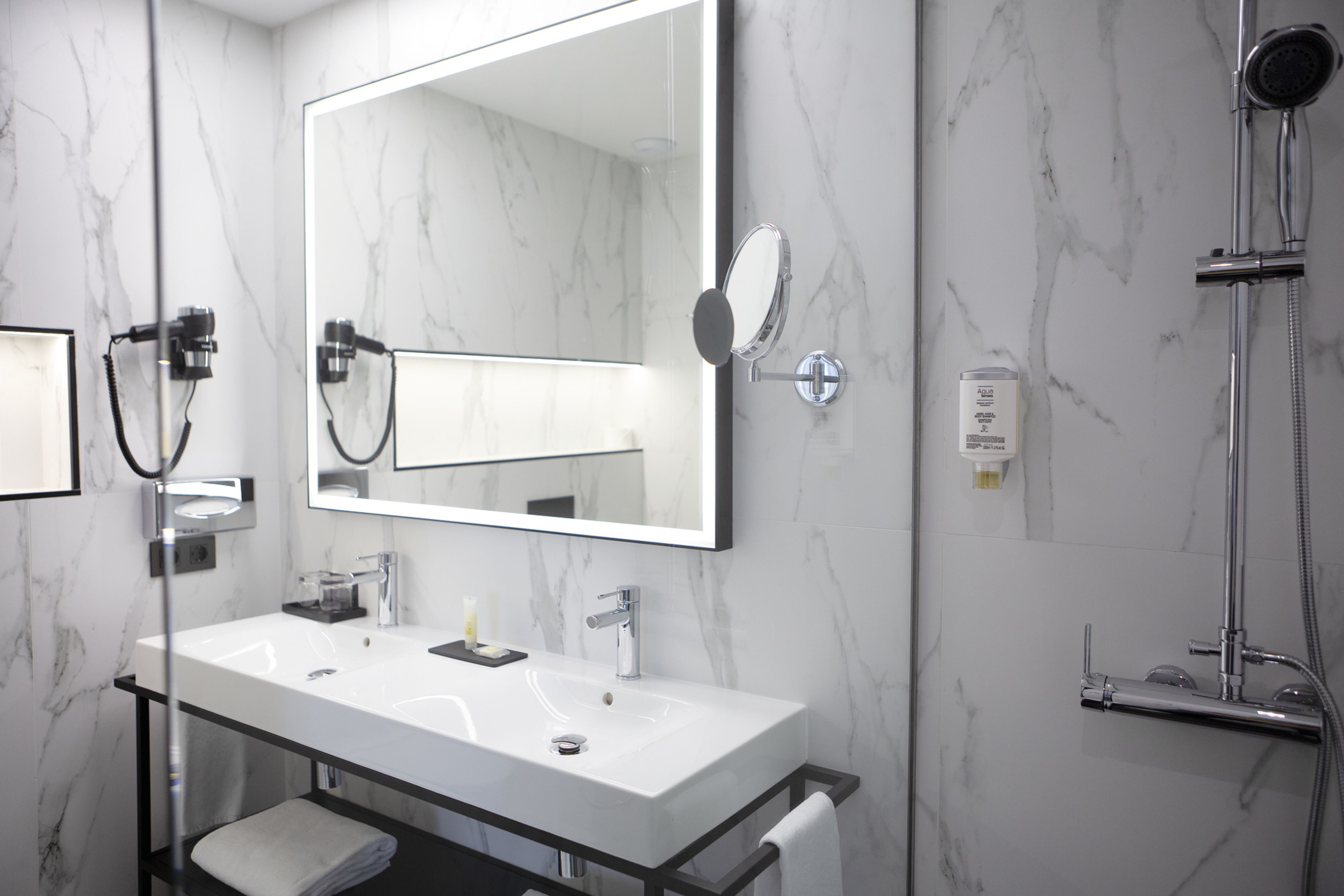 Twin Deluxe Superior