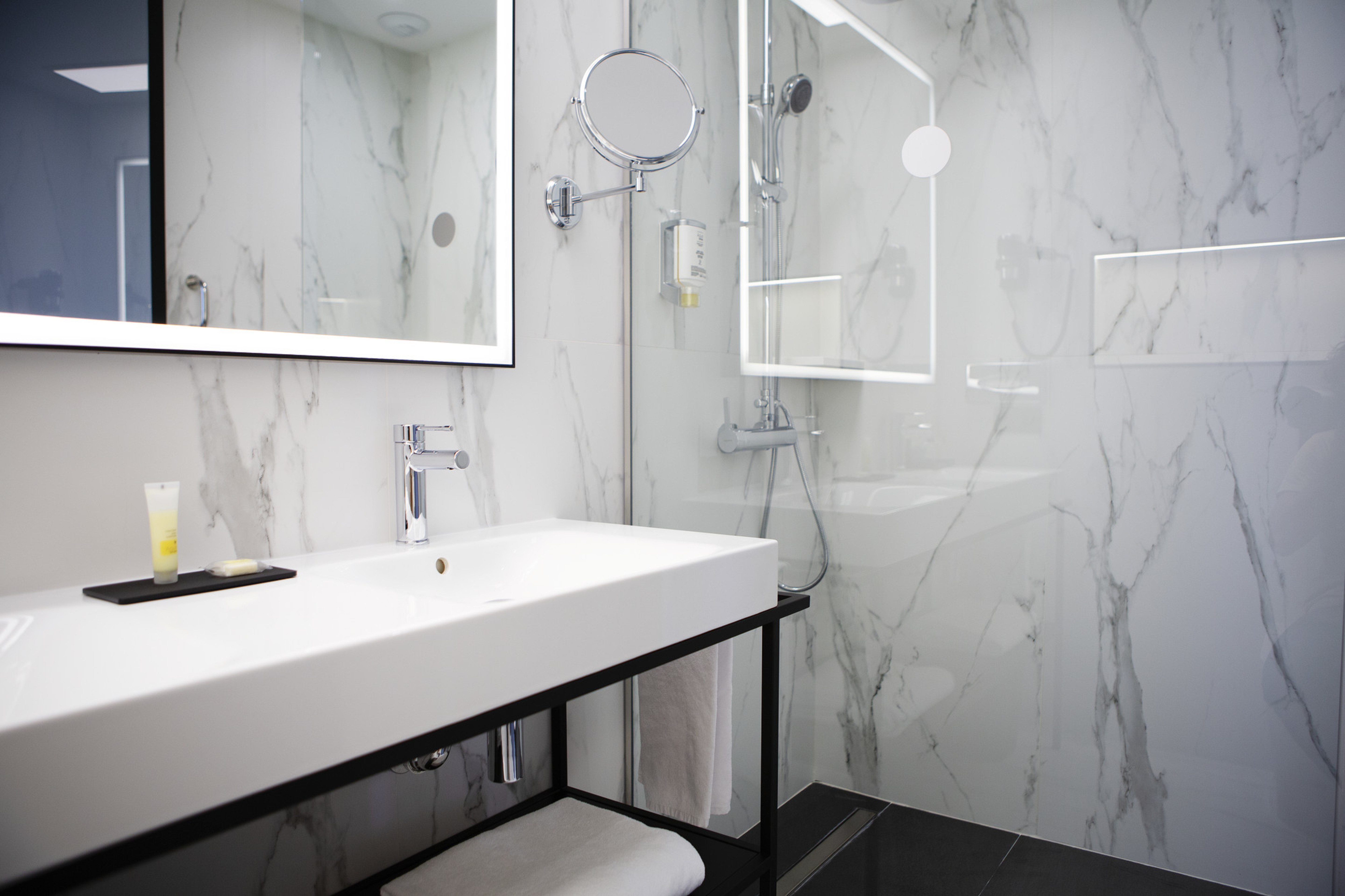 Twin Deluxe Superior