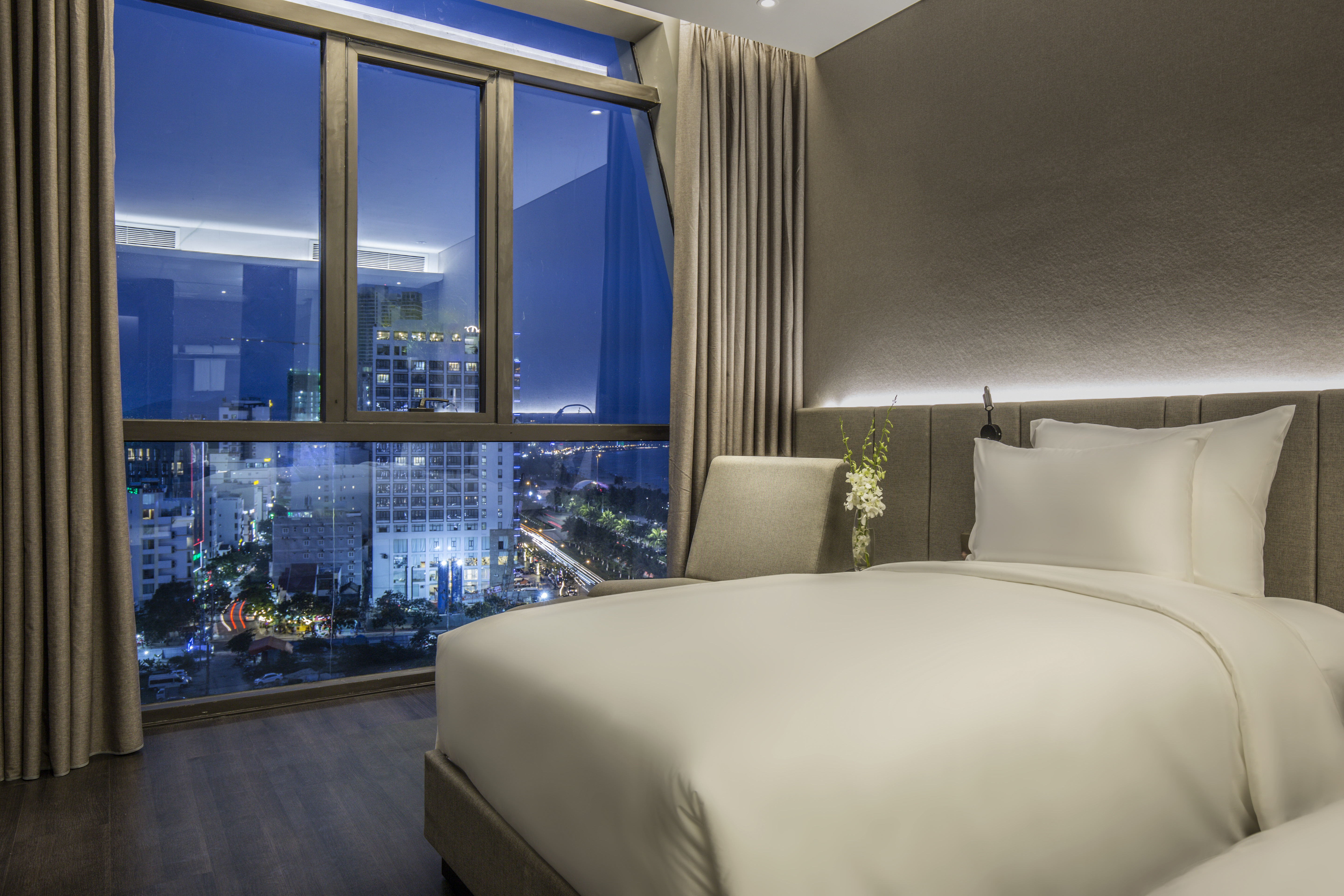 Twin Deluxe Partial Ocean View