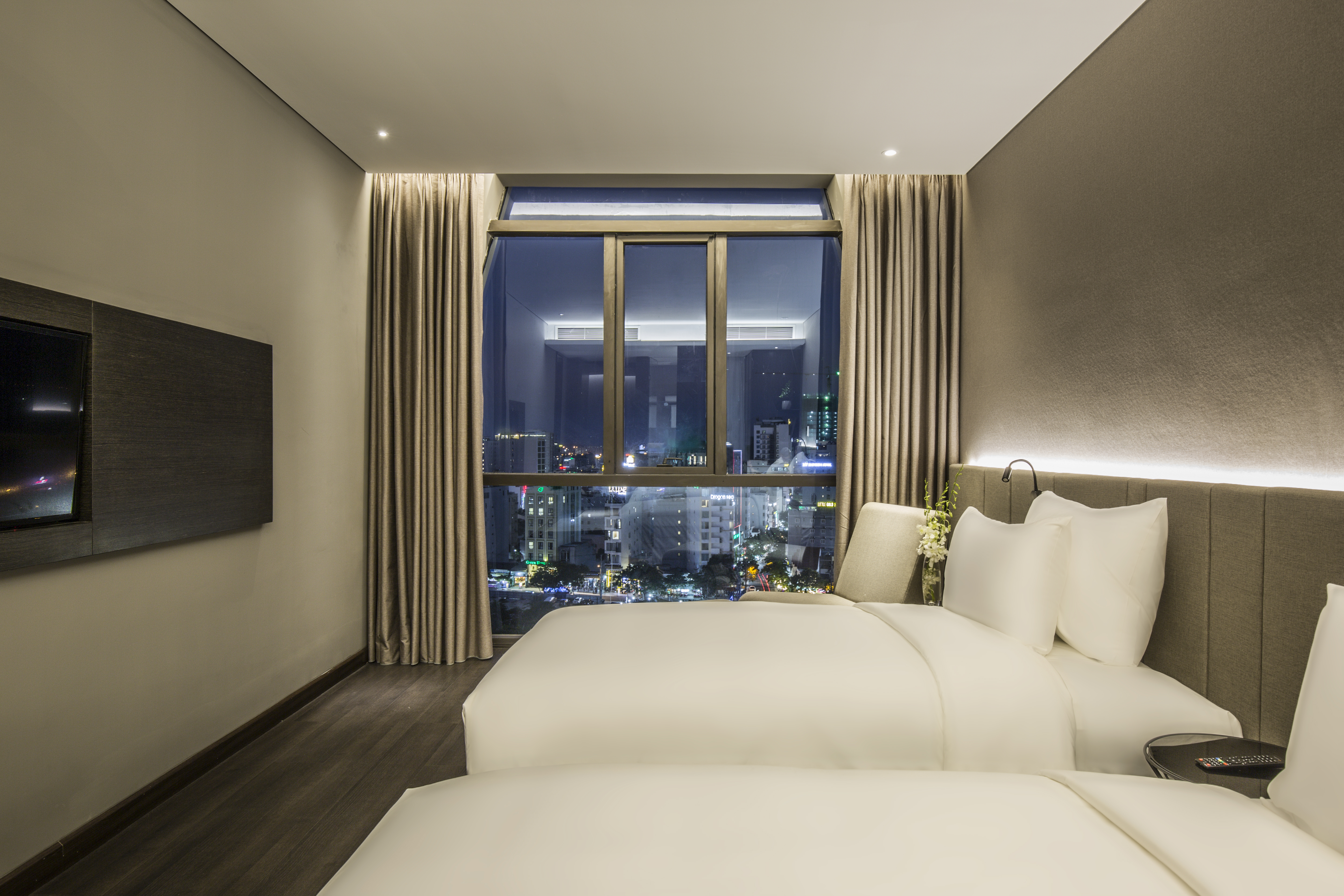 Twin Deluxe Partial Ocean View