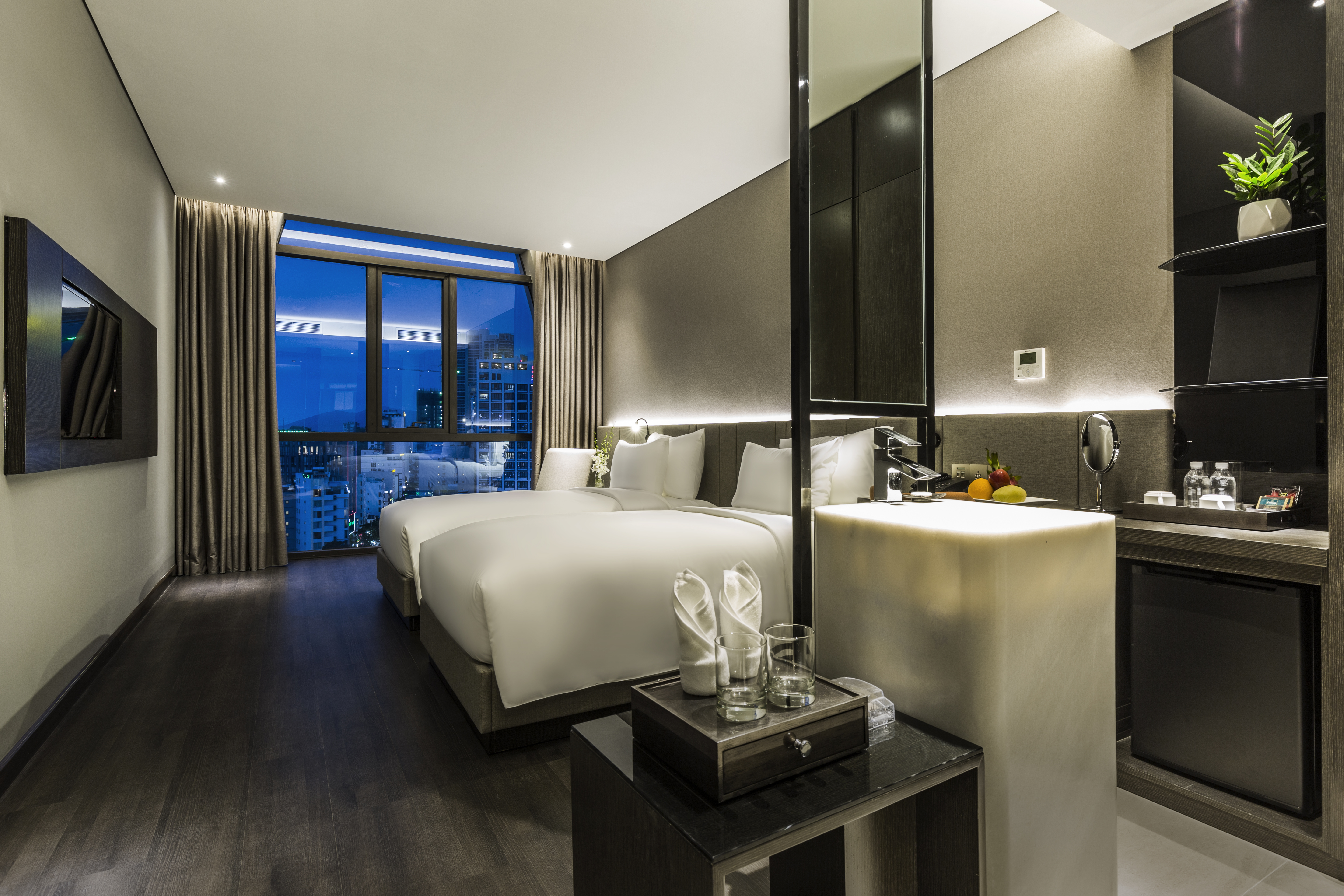 Twin Deluxe Partial Ocean View