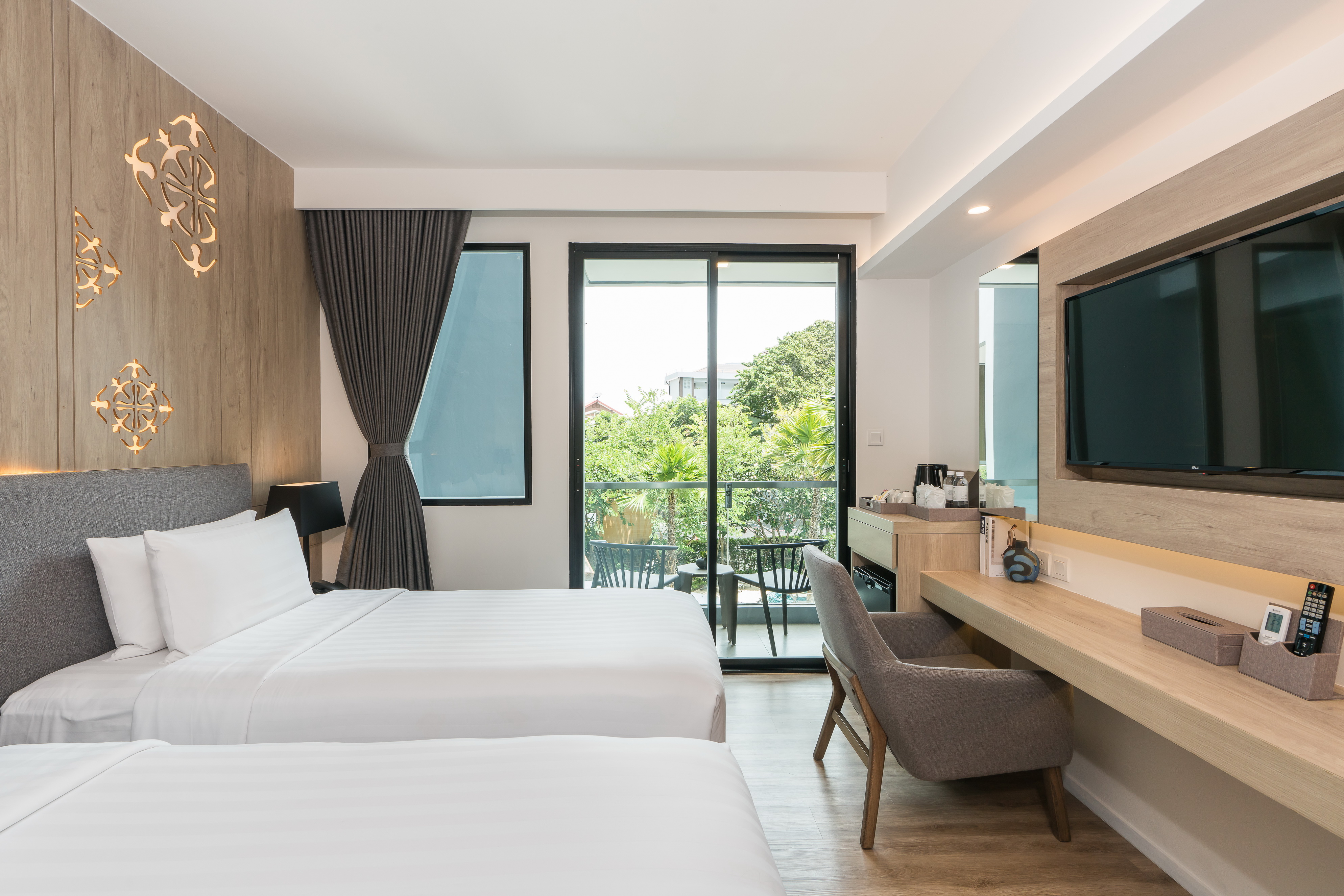 Twin Deluxe Pool View