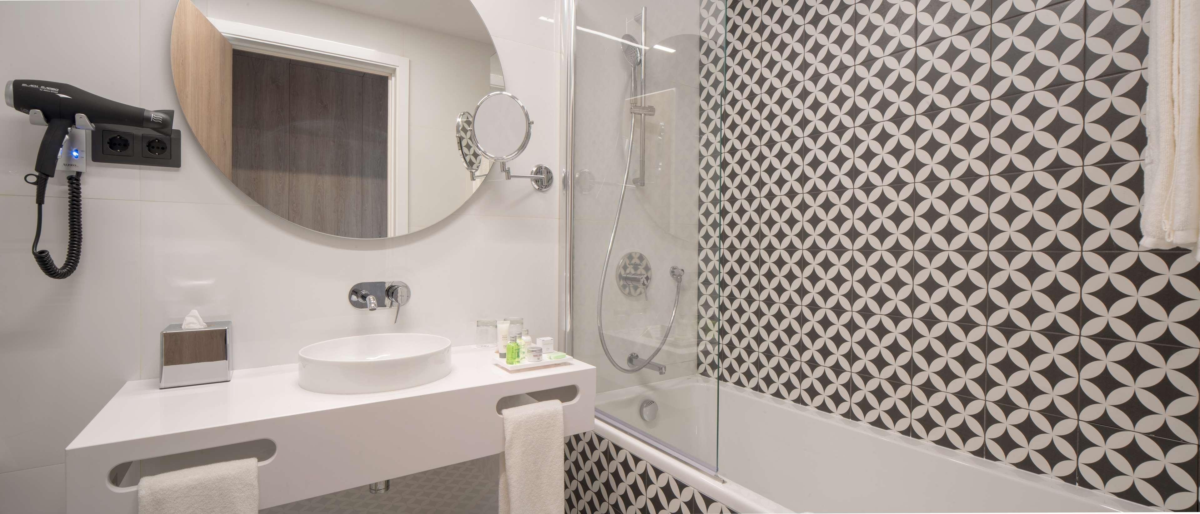 Family Room Capacity 2