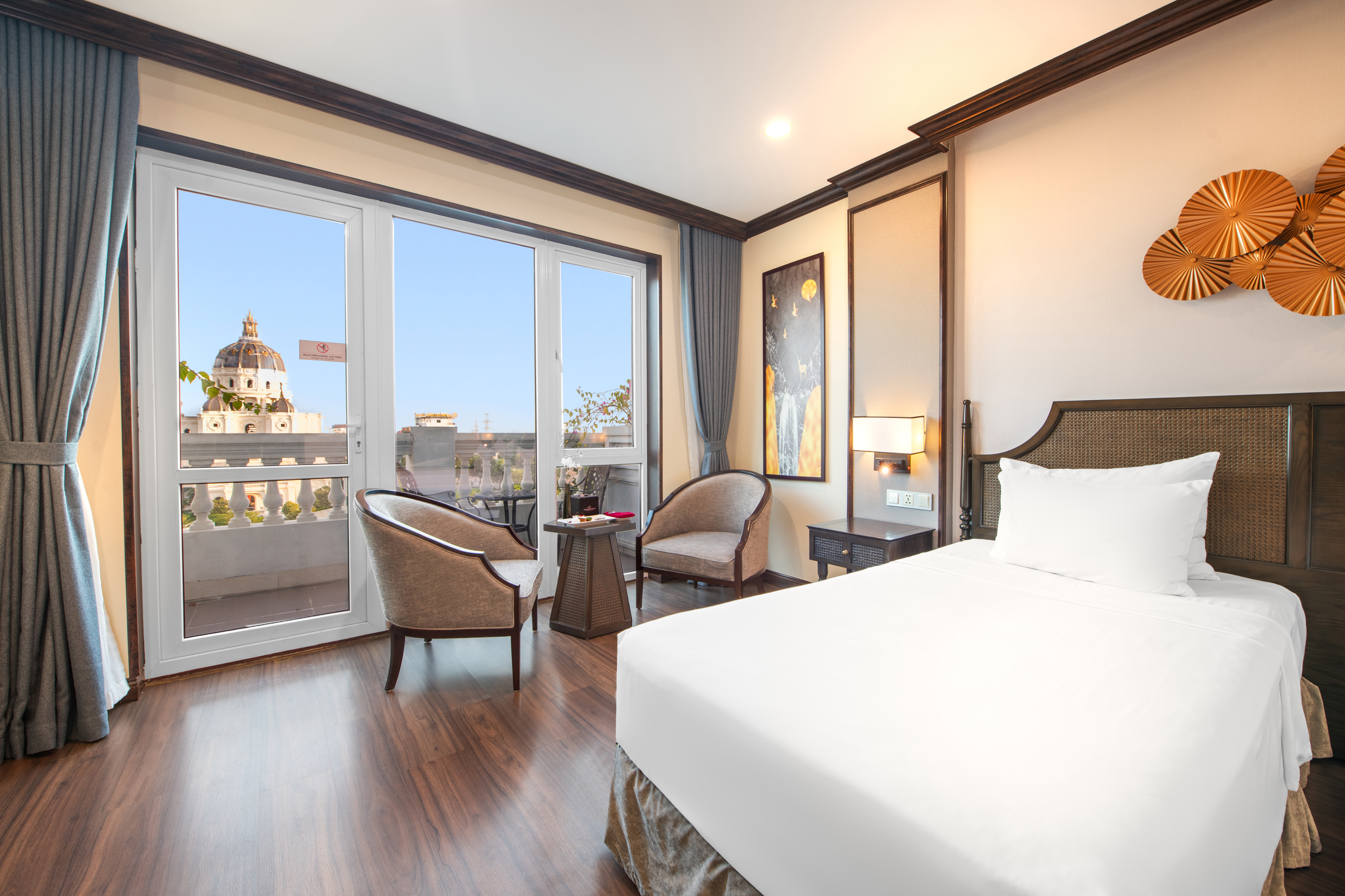 Twin Grand with Views