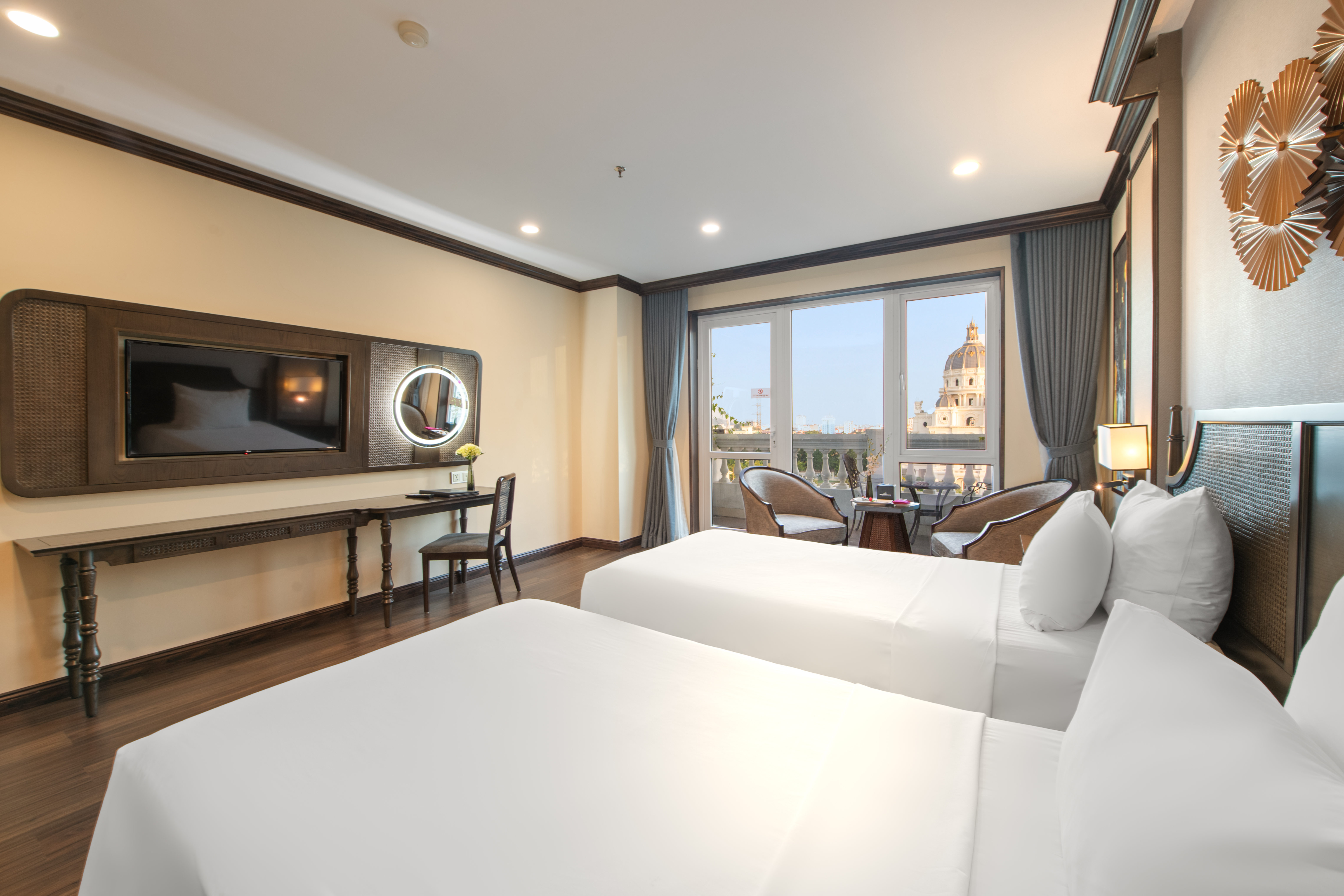 Twin Grand with Views