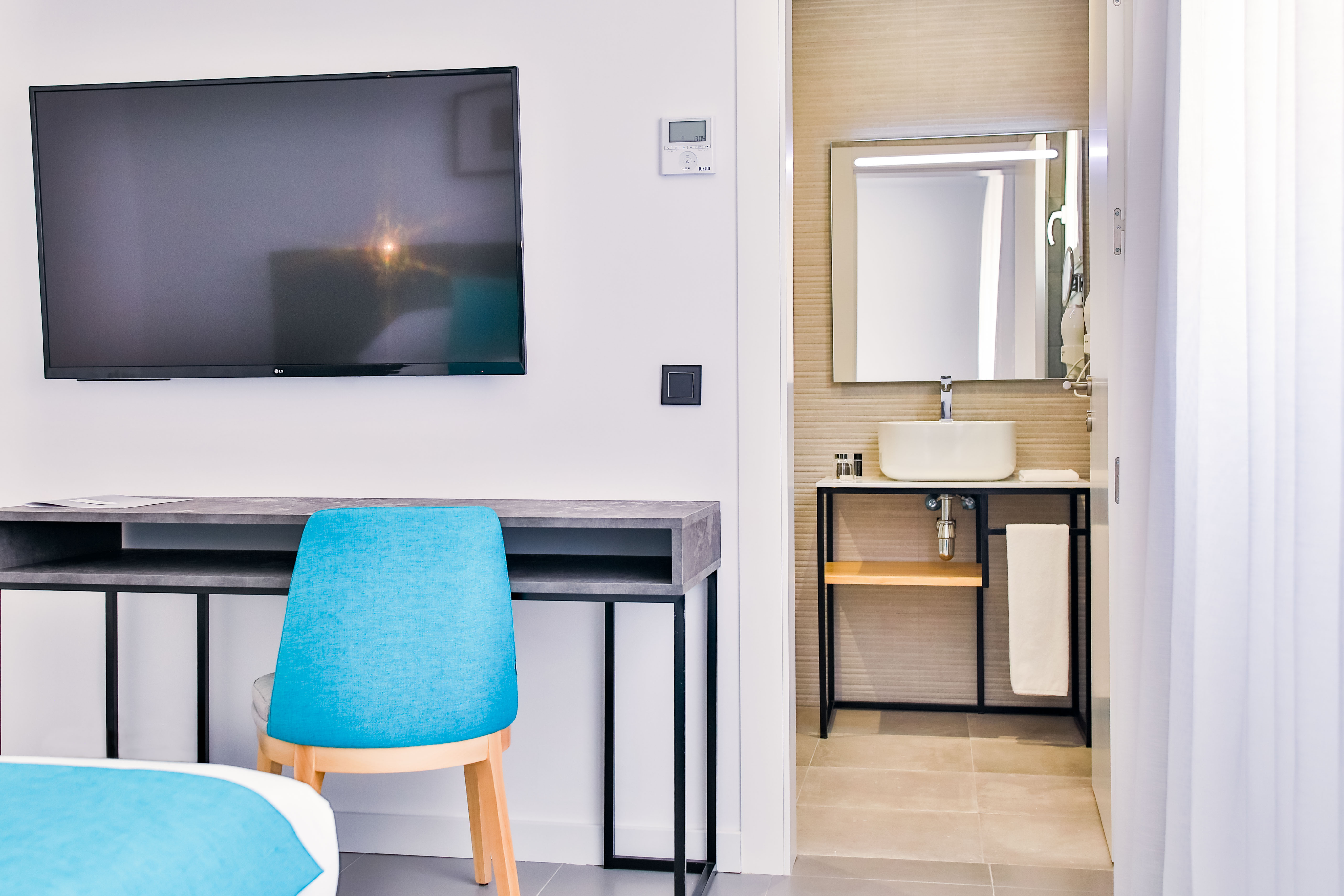 Double Single Executive