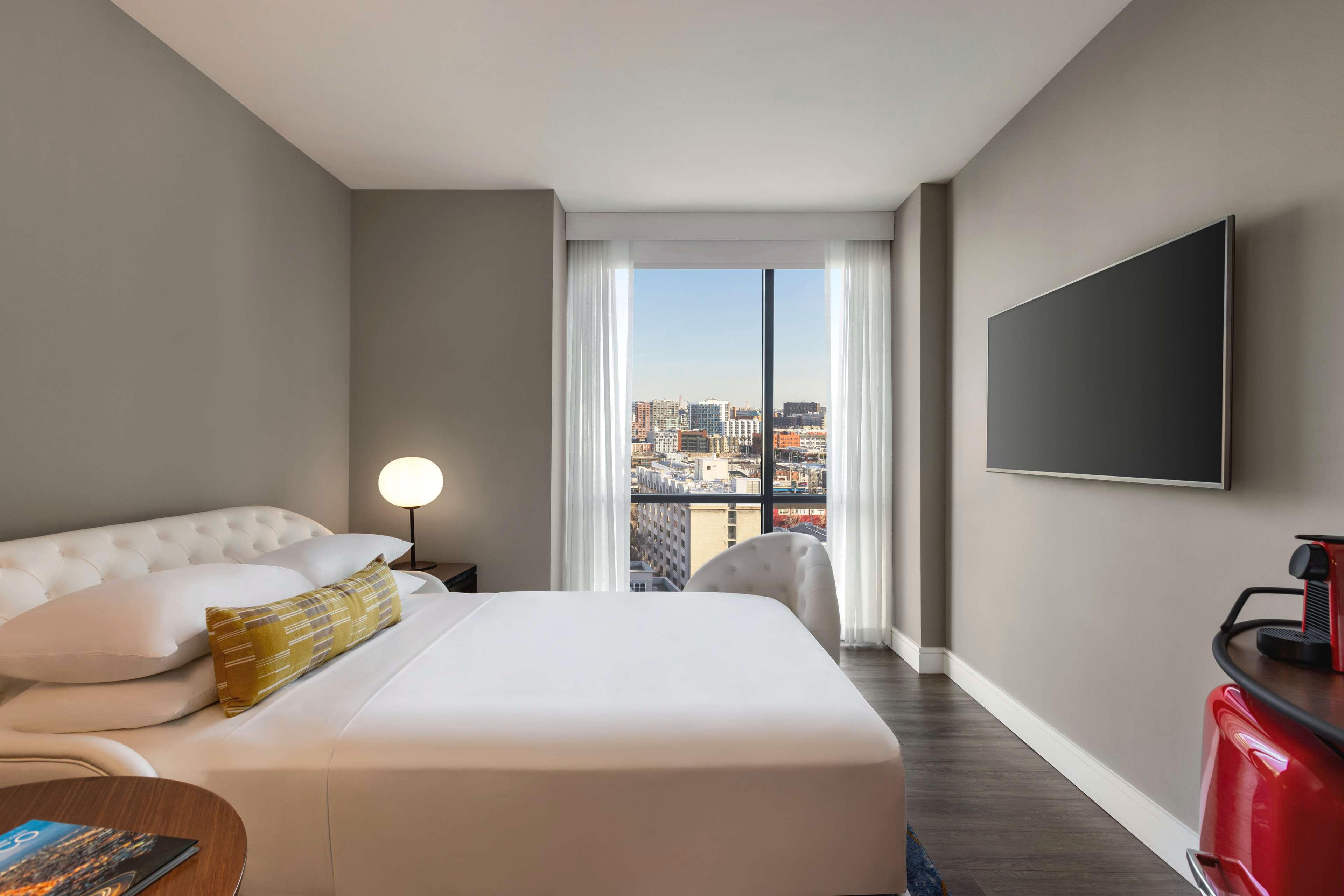 Double City View Queen Bed