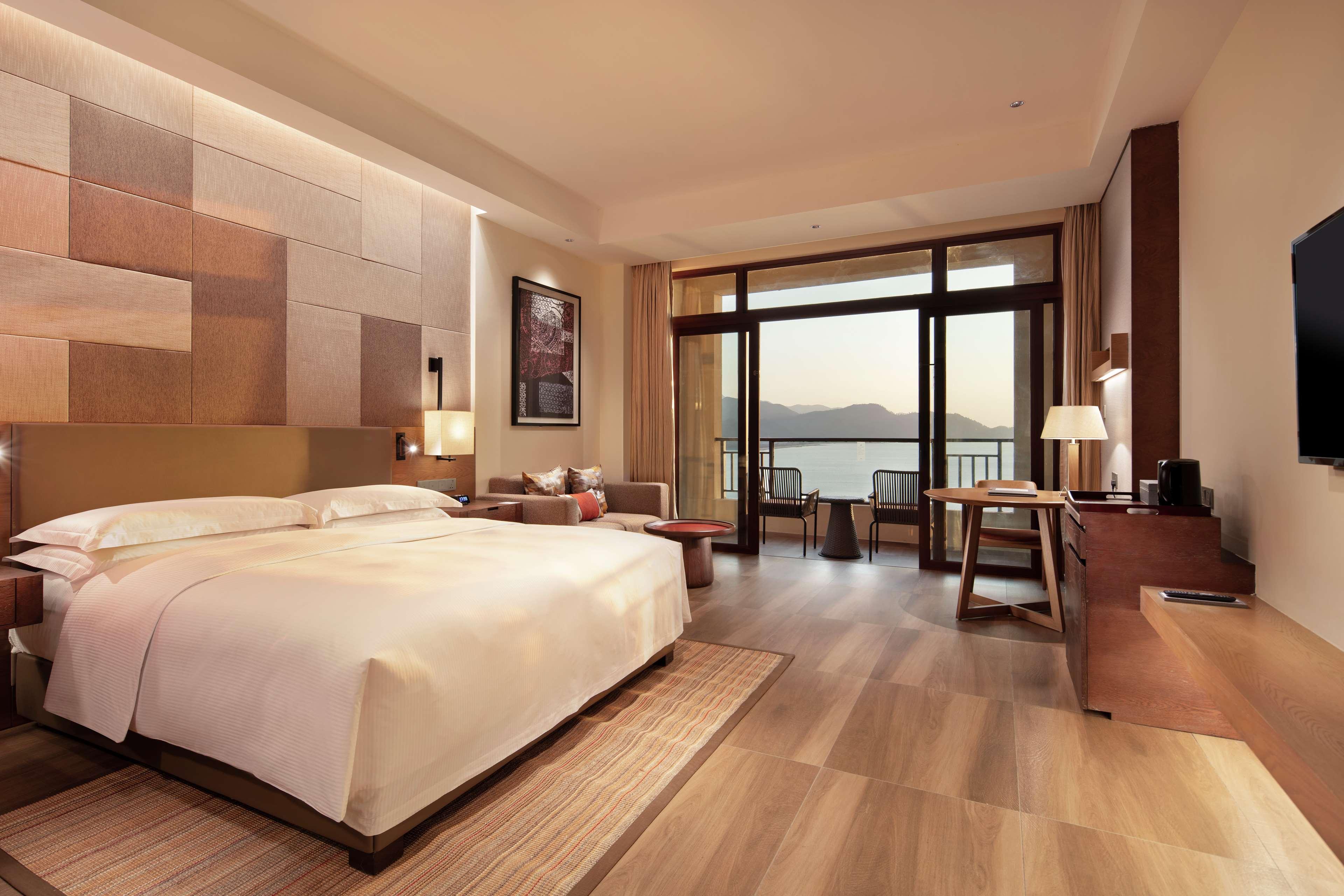 Room Deluxe Sea View with Balcony