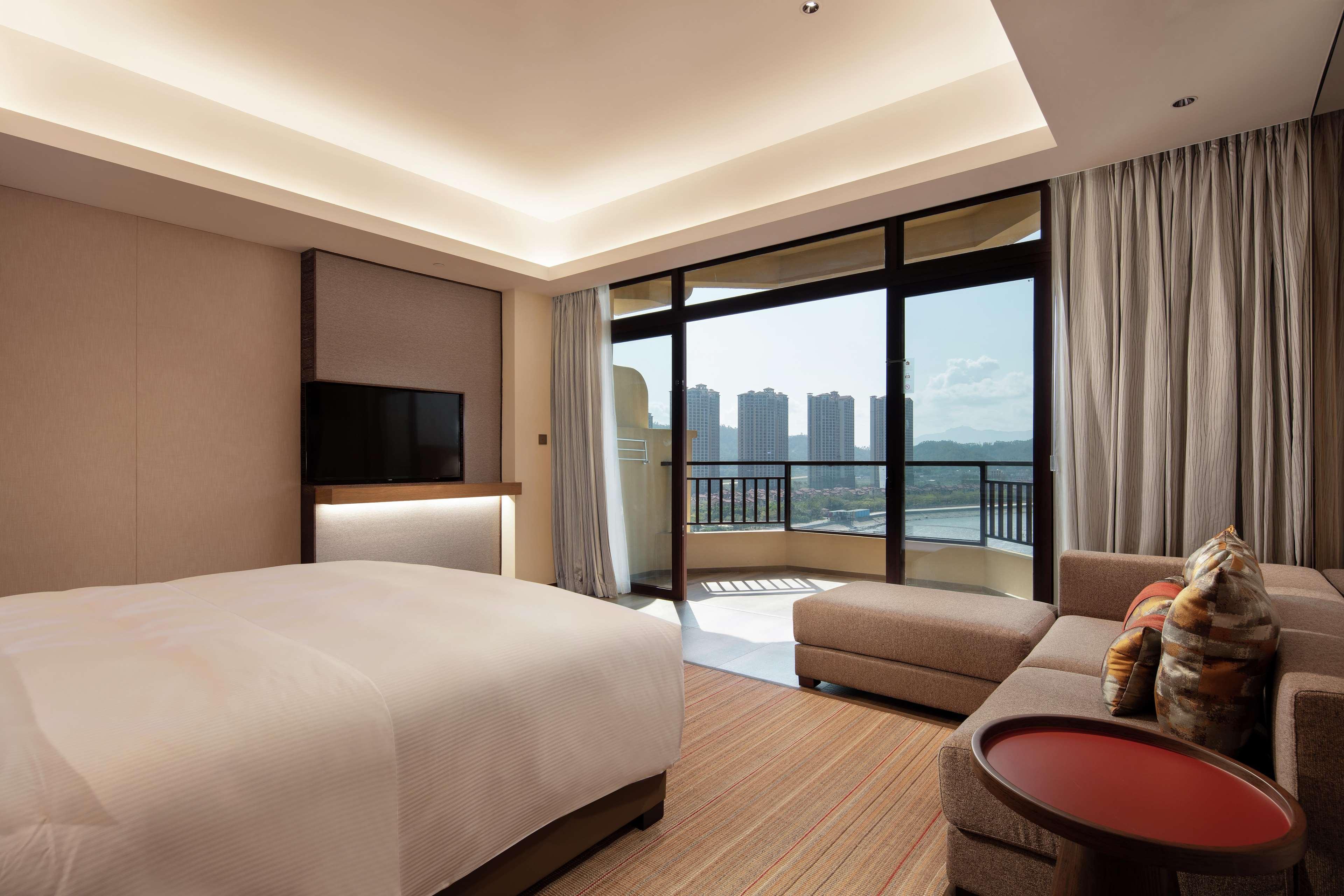 Suite Deluxe Sea View with Balcony