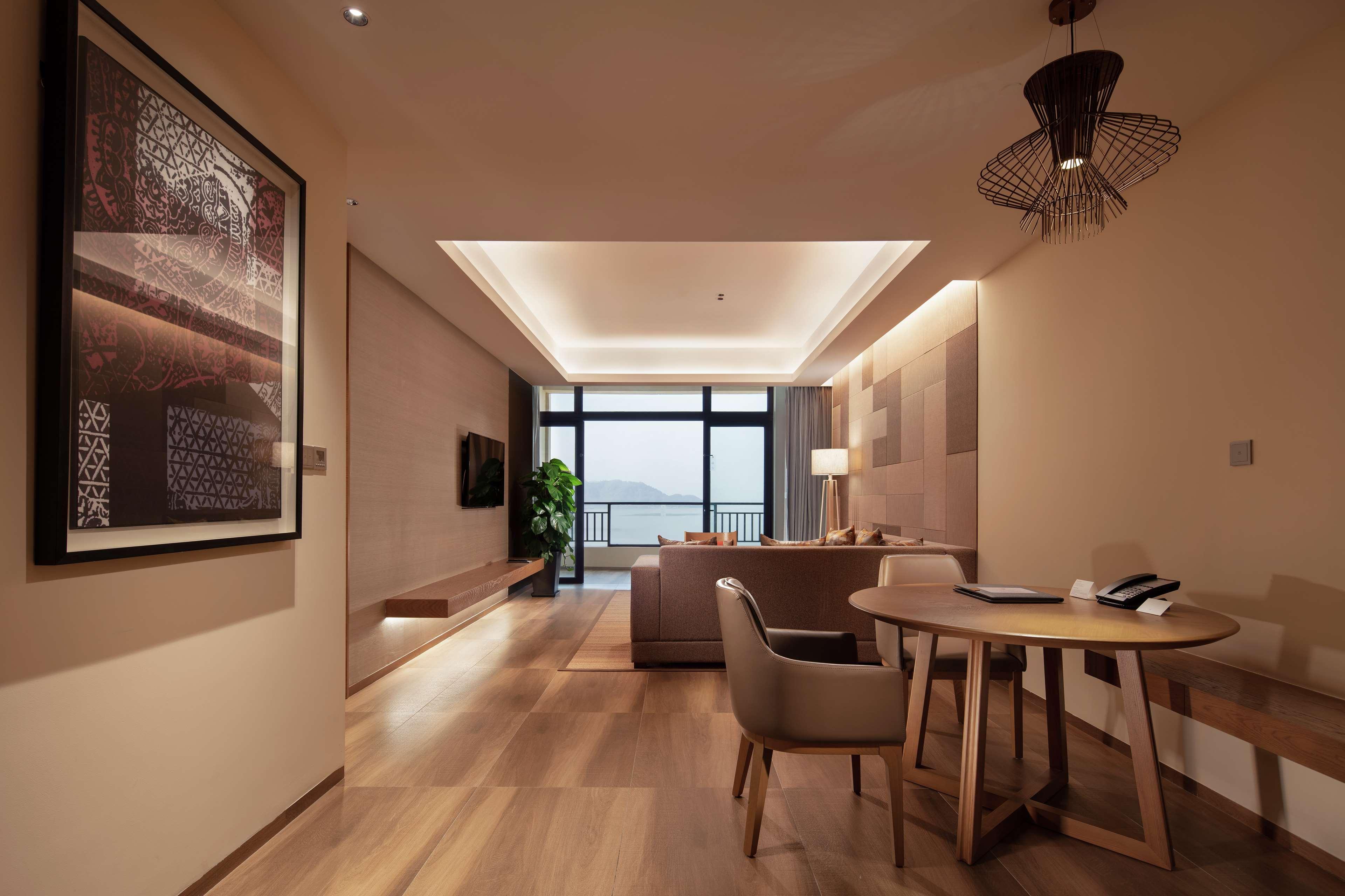 Suite Deluxe Sea View with Balcony