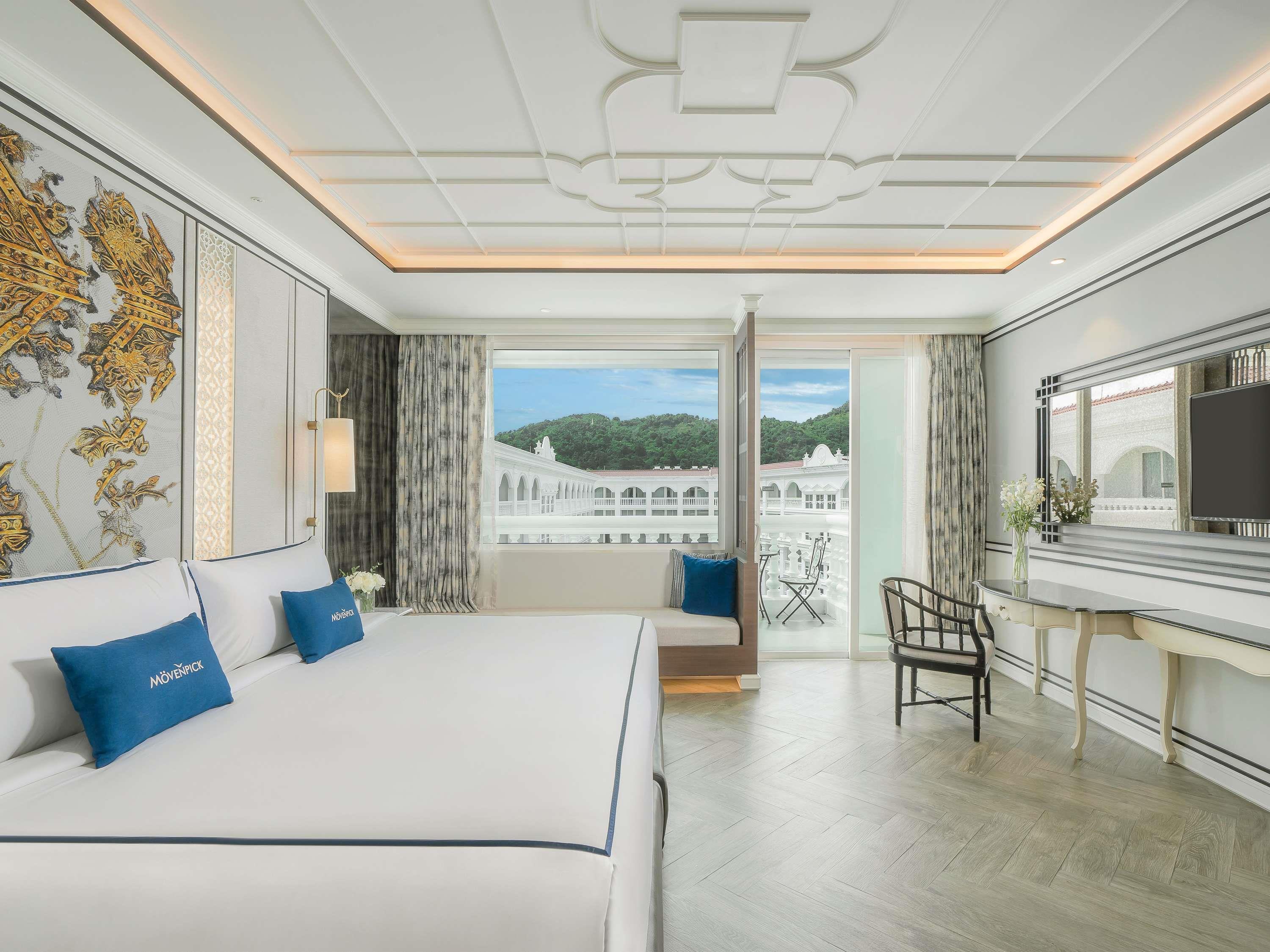 Double Deluxe King Bed