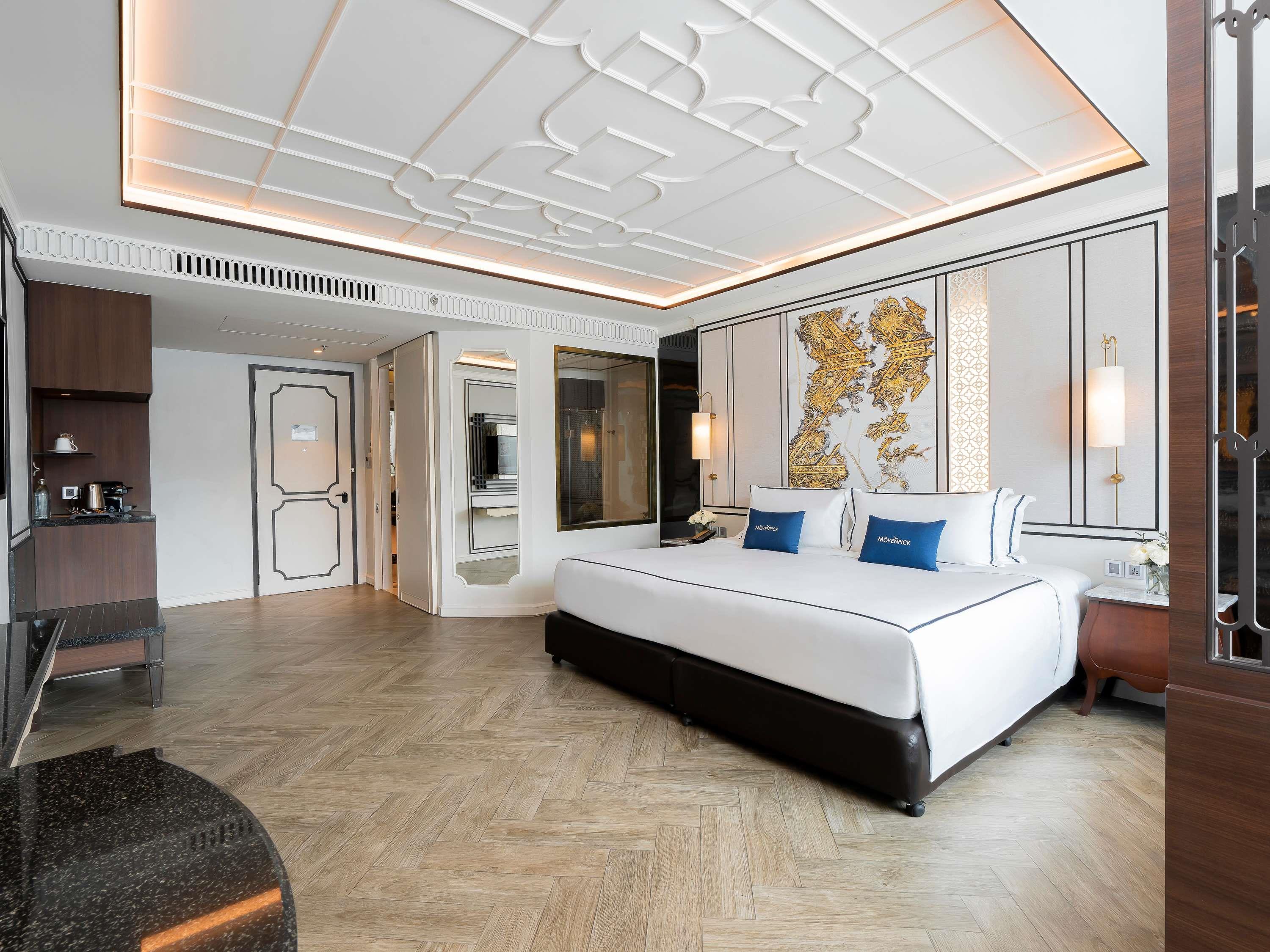 Double Deluxe King Bed