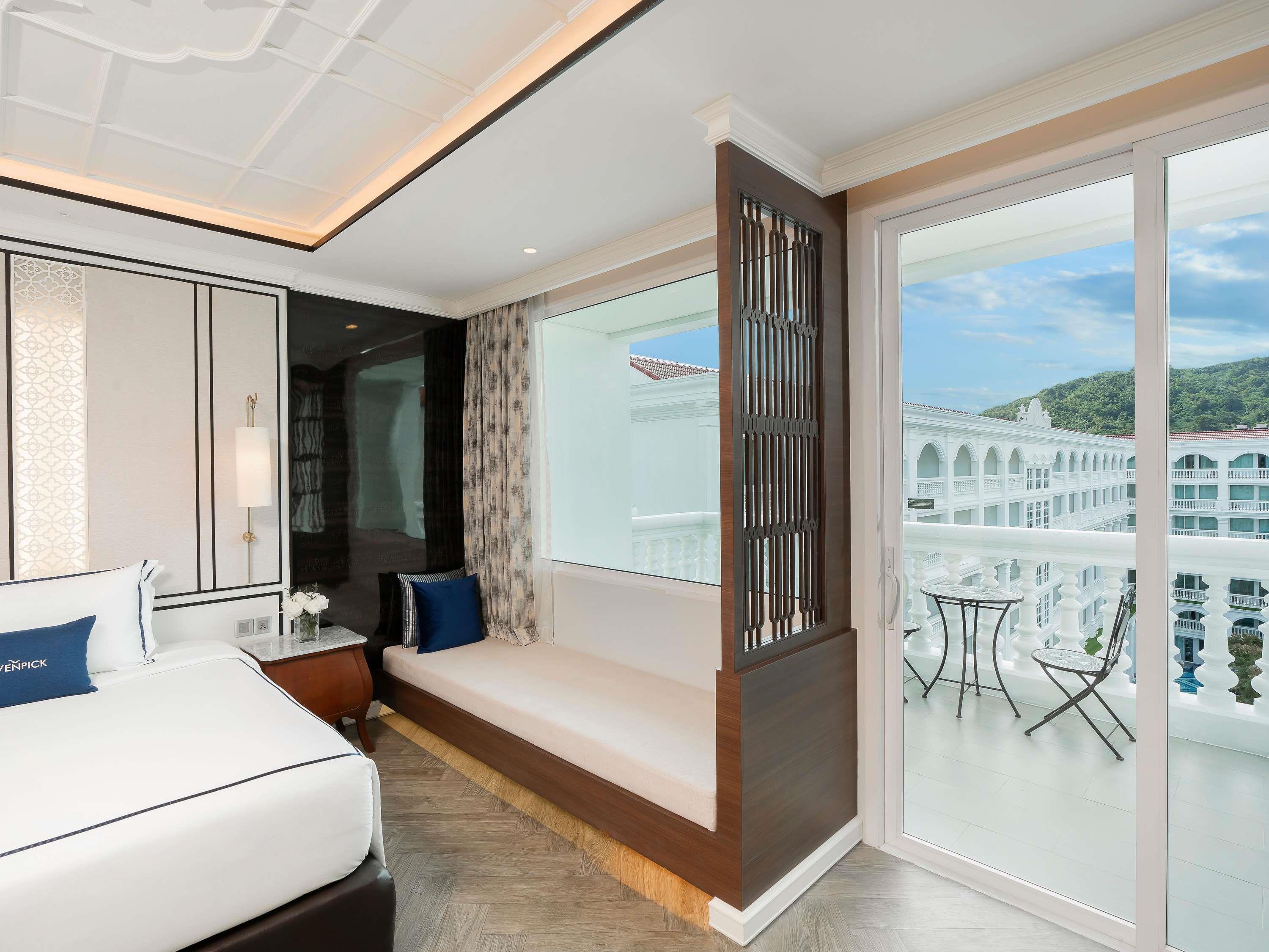 Double Deluxe King Bed