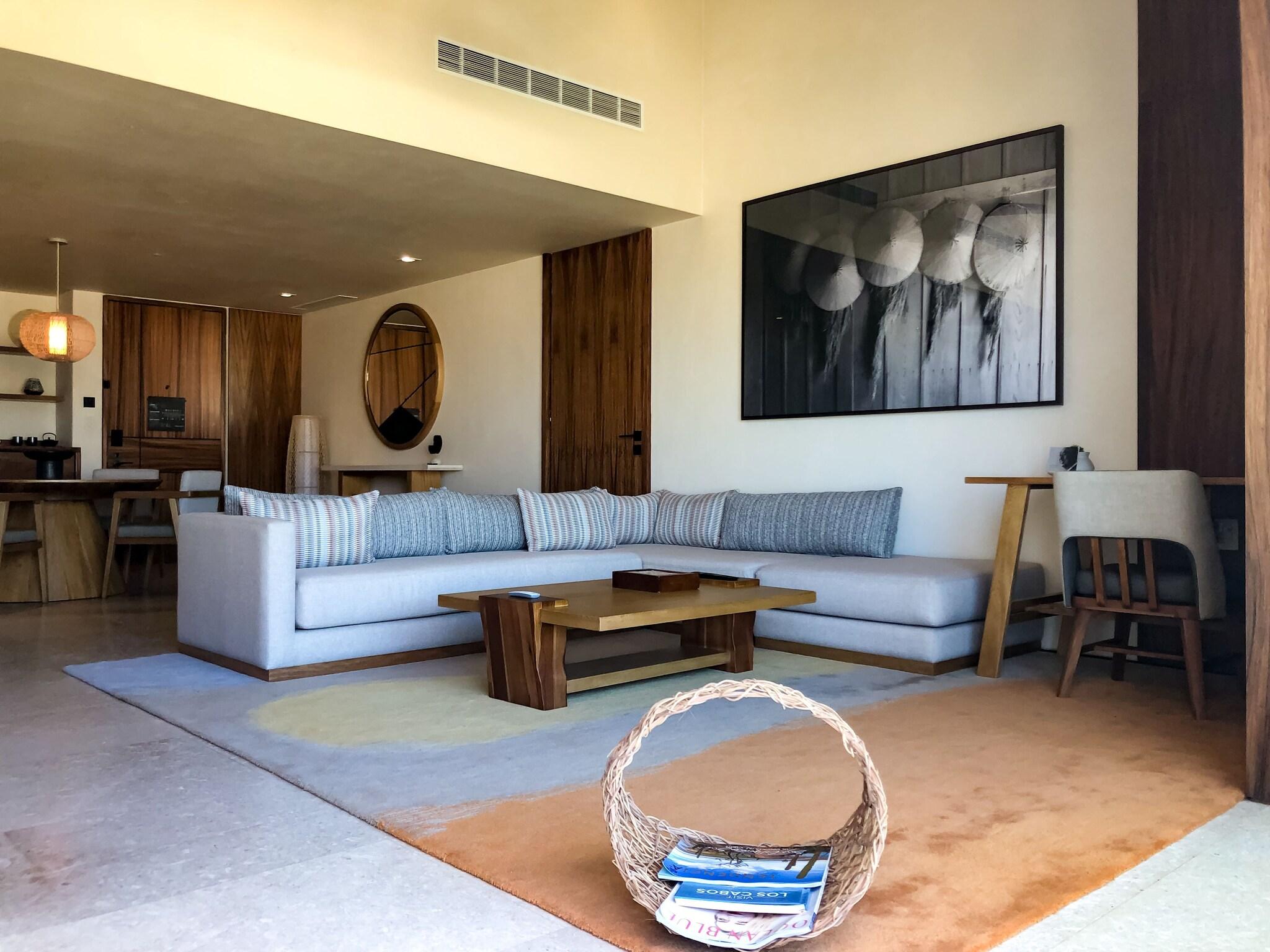 Suite Ocean View Queen Bed