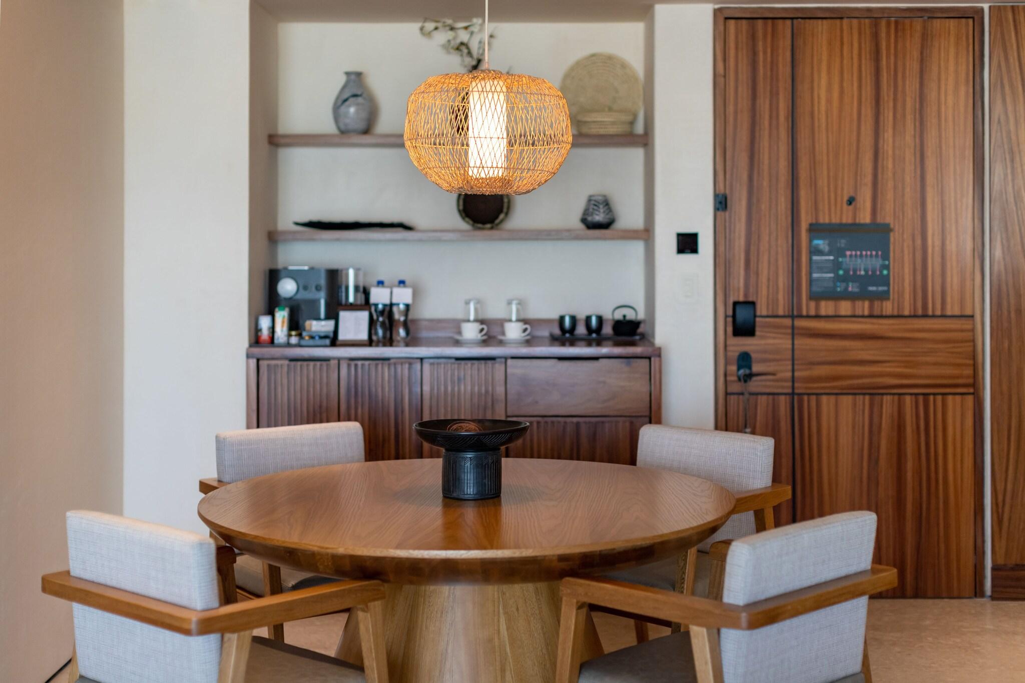 Suite Ocean View Queen Bed