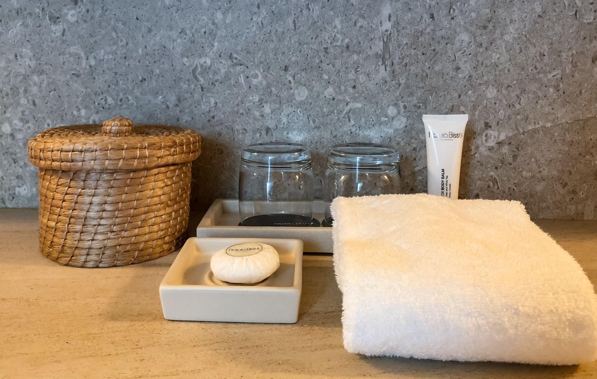 Suite Ocean View Queen Bed