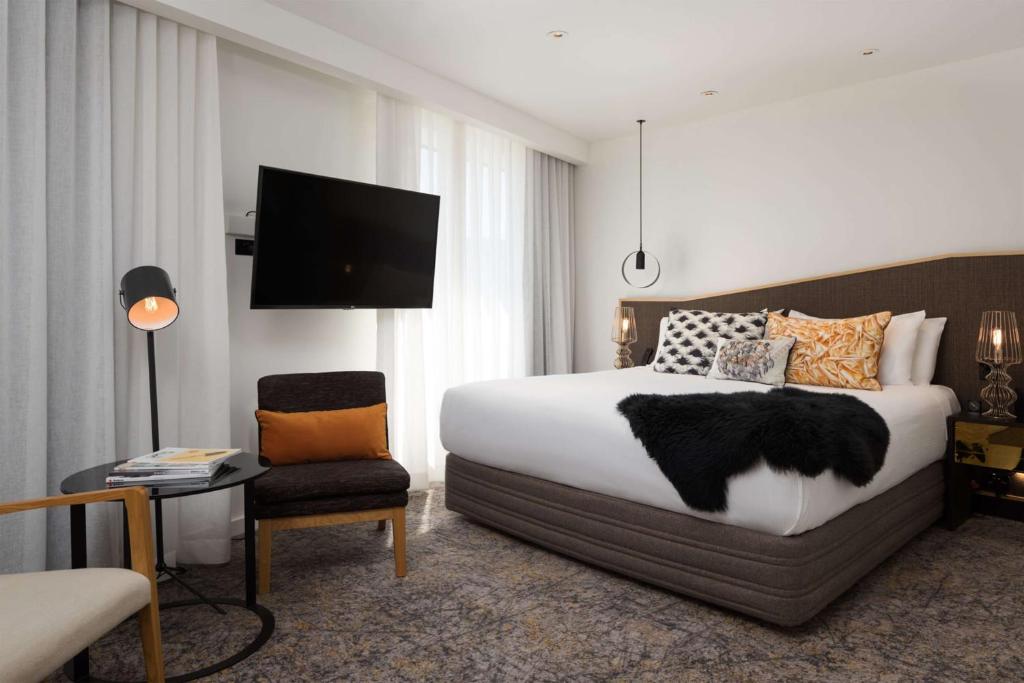 Double Deluxe King Bed