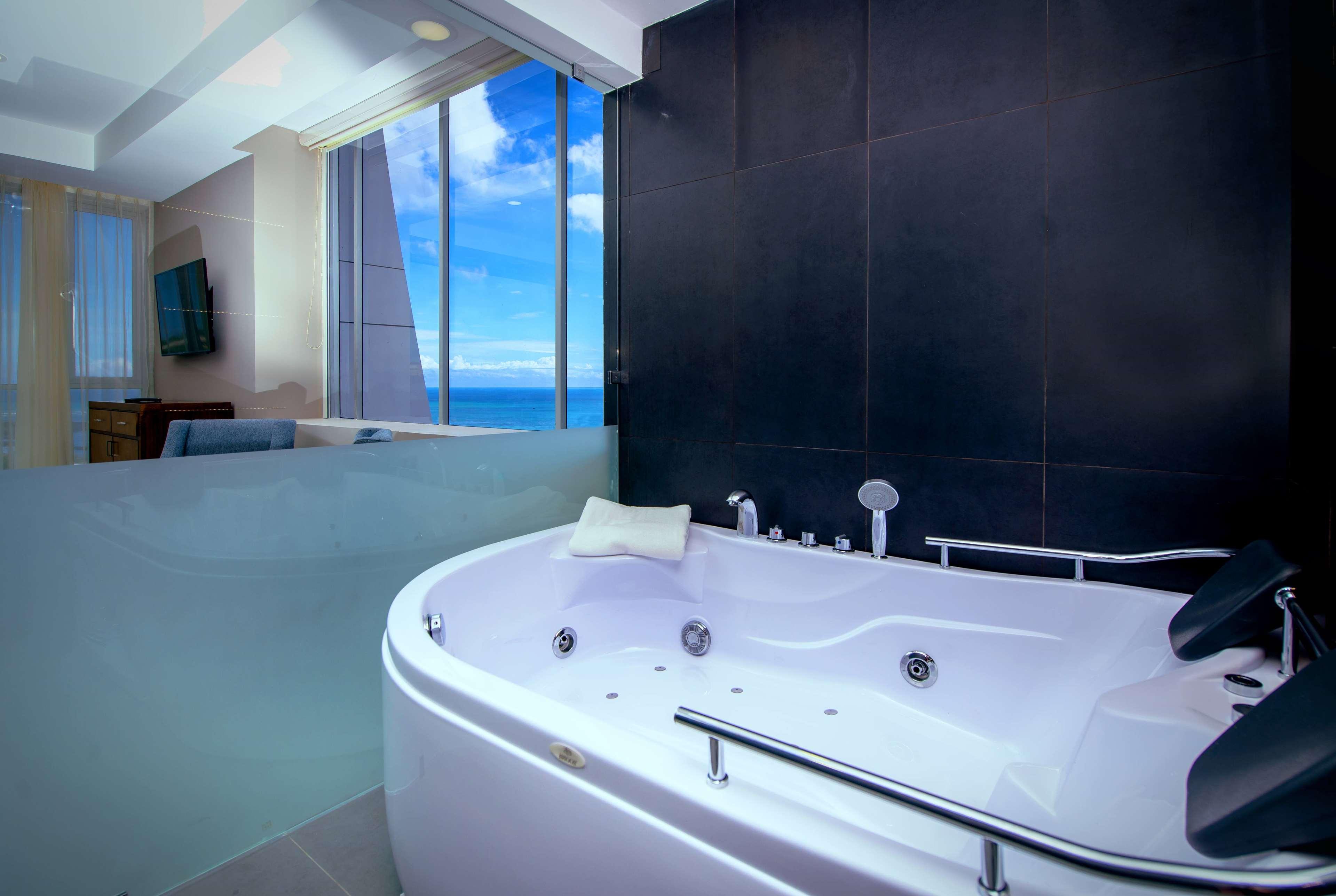 Suite Deluxe King Bed