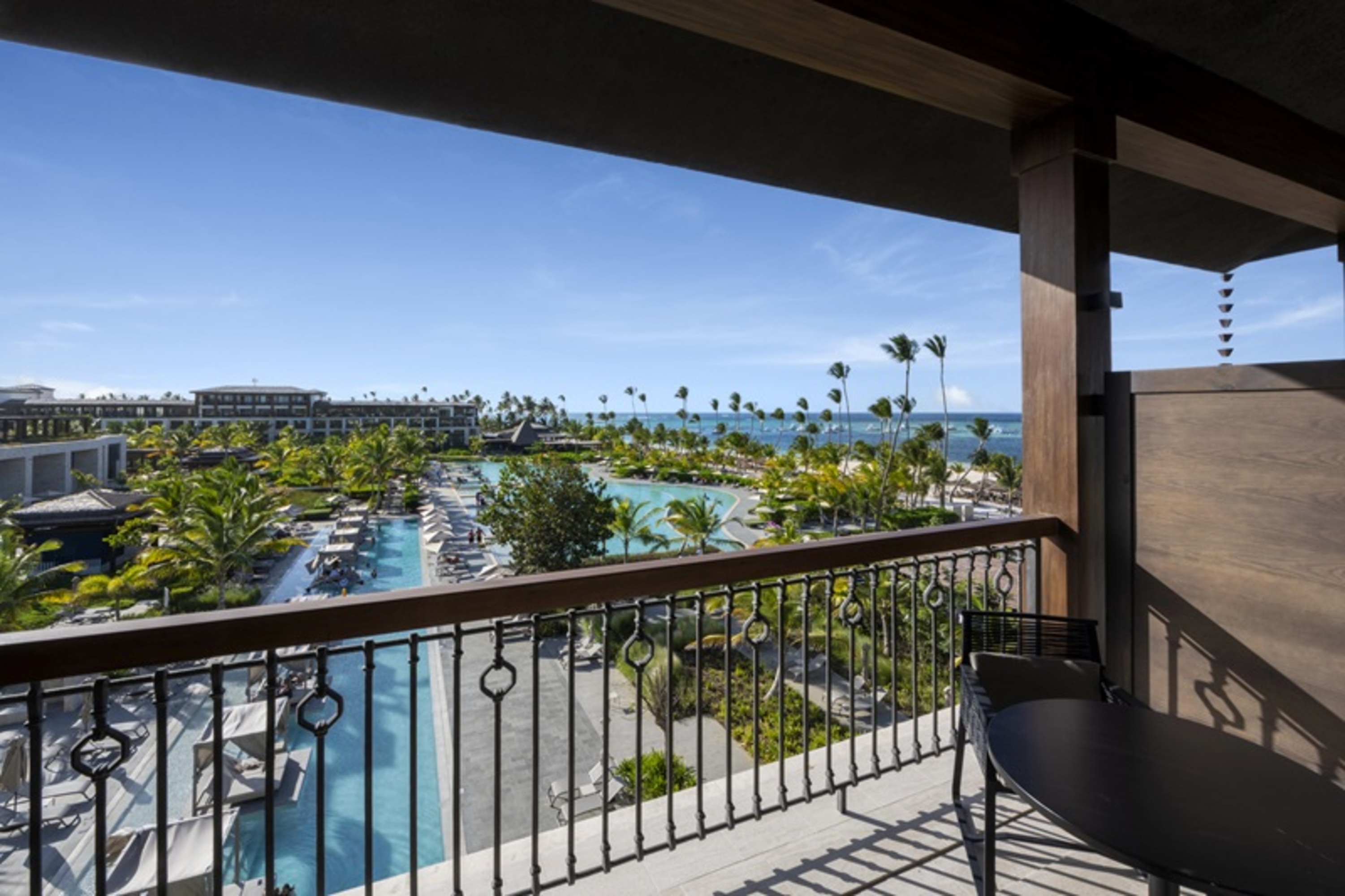 Junior Suite Ocean View King Bed