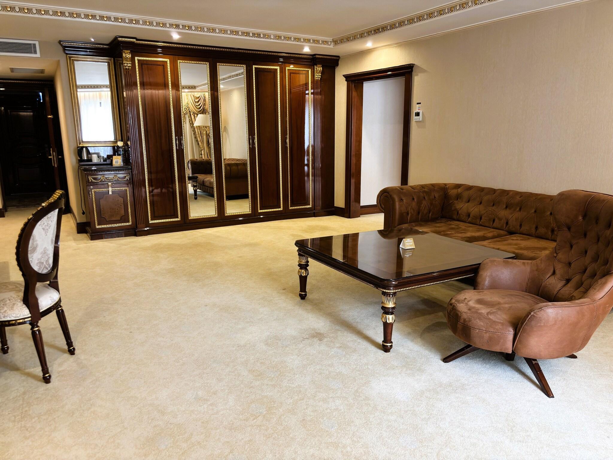 Suite King Bed with Jacuzzi