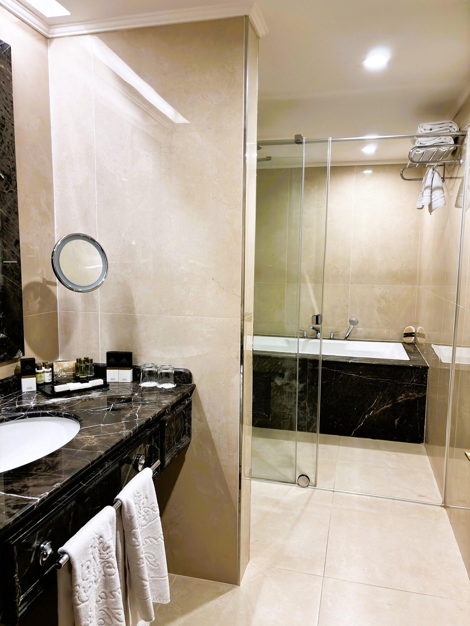 Suite King Bed with Jacuzzi