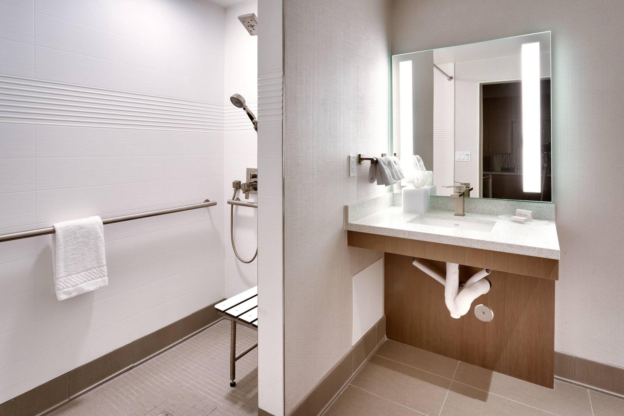 Studio Two Queen Beds