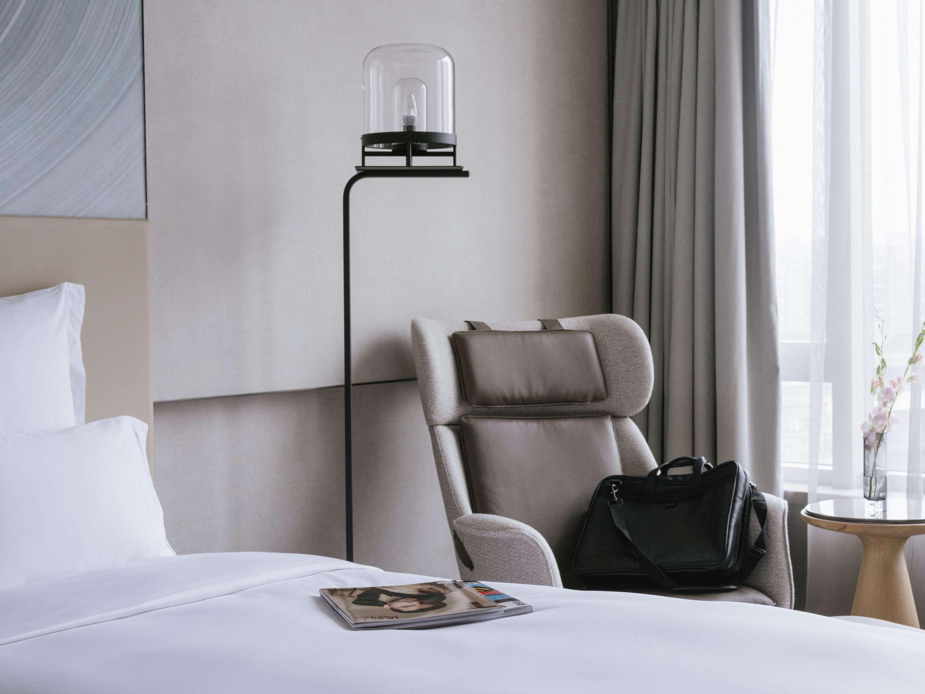 Suite Deluxe City View King Bed