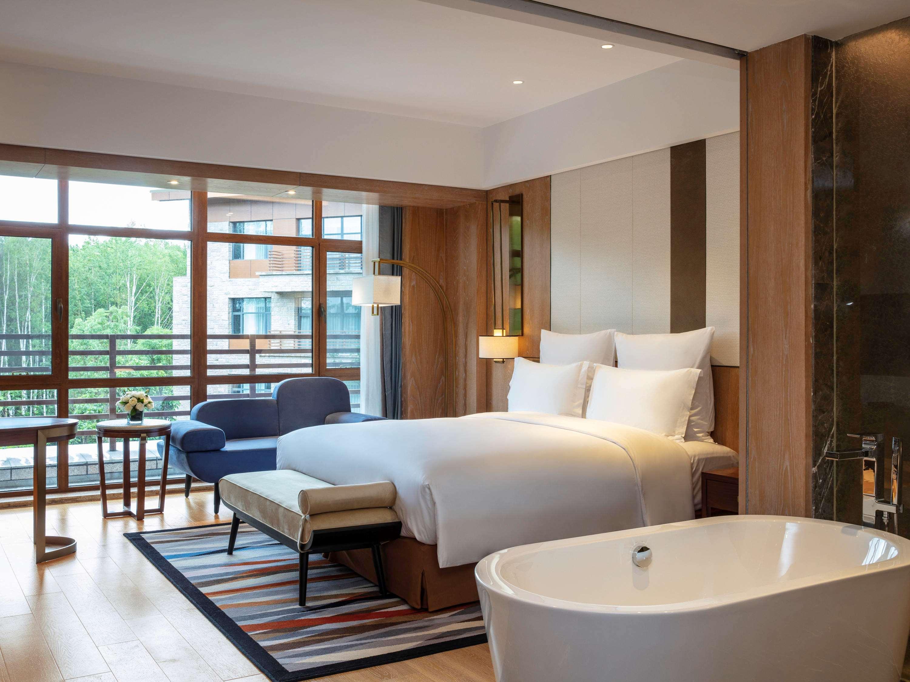 Double Deluxe King Bed