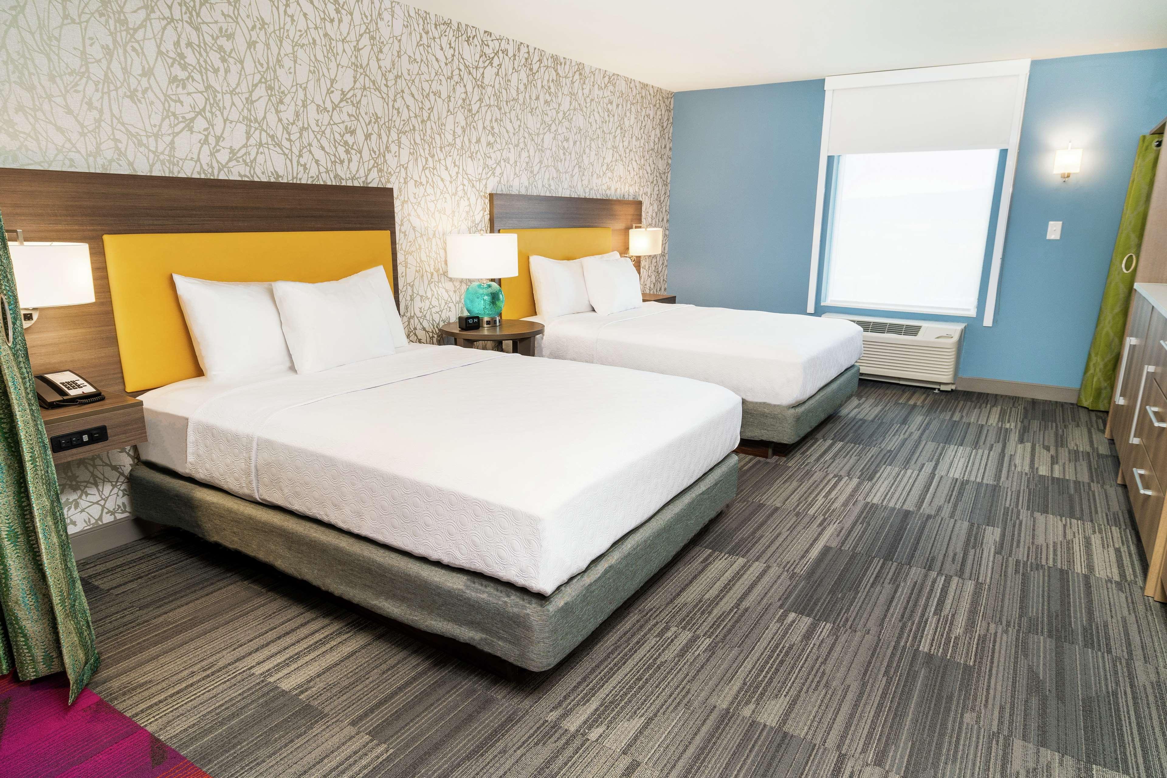 Studio Two Queen Beds