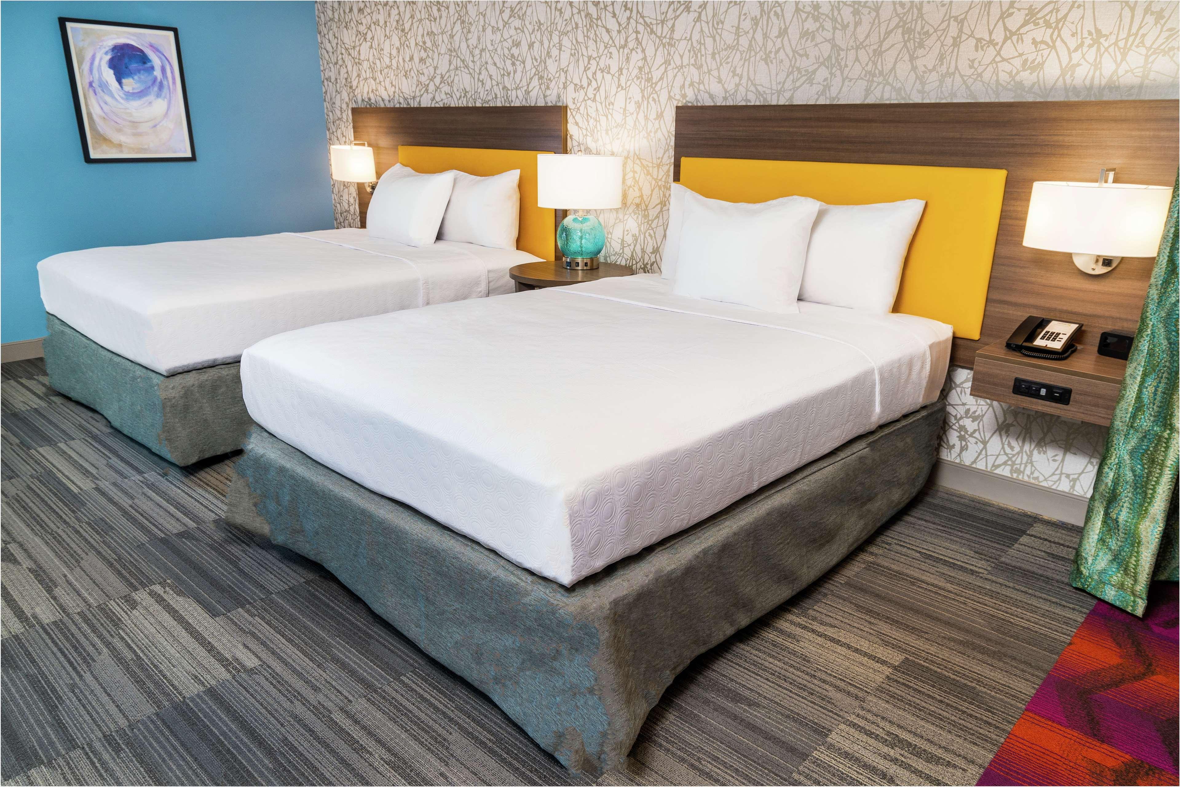 Studio Two Queen Beds