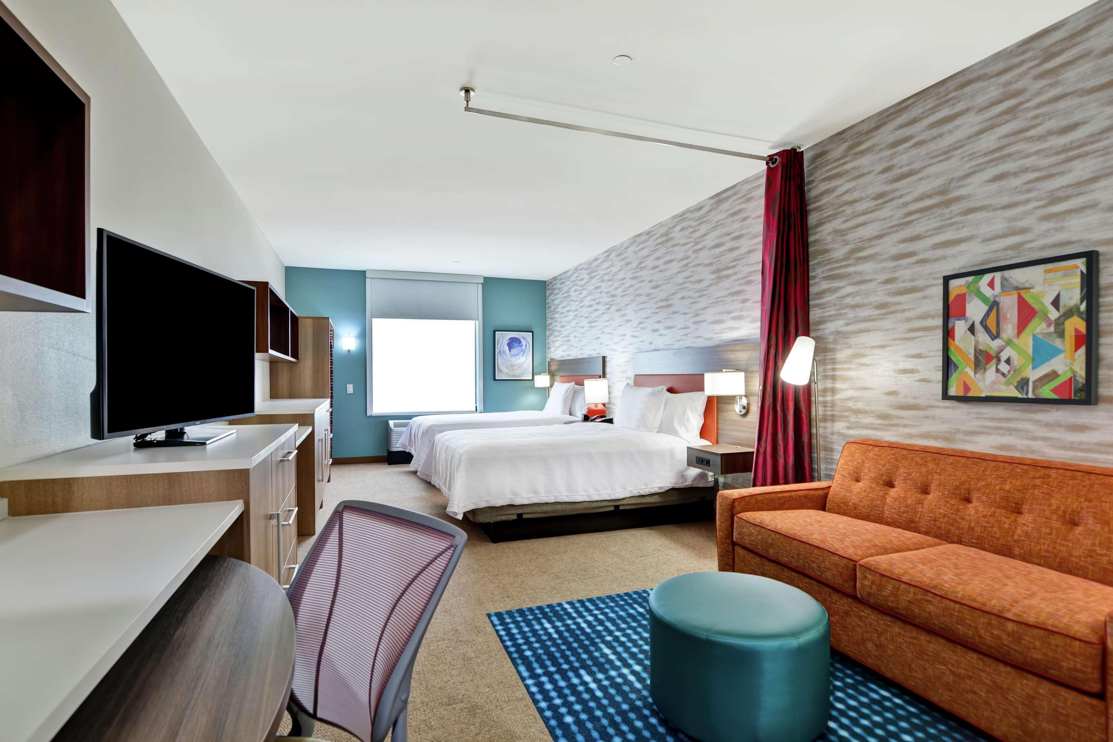 Studio Two Queen Beds