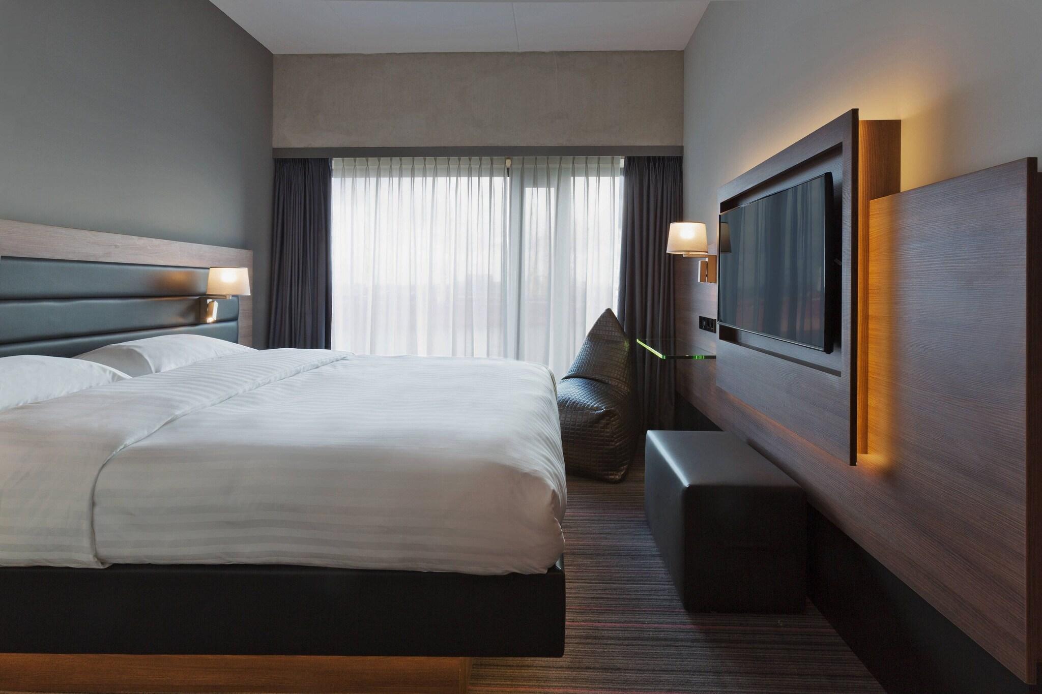 Double Queen Size Bed