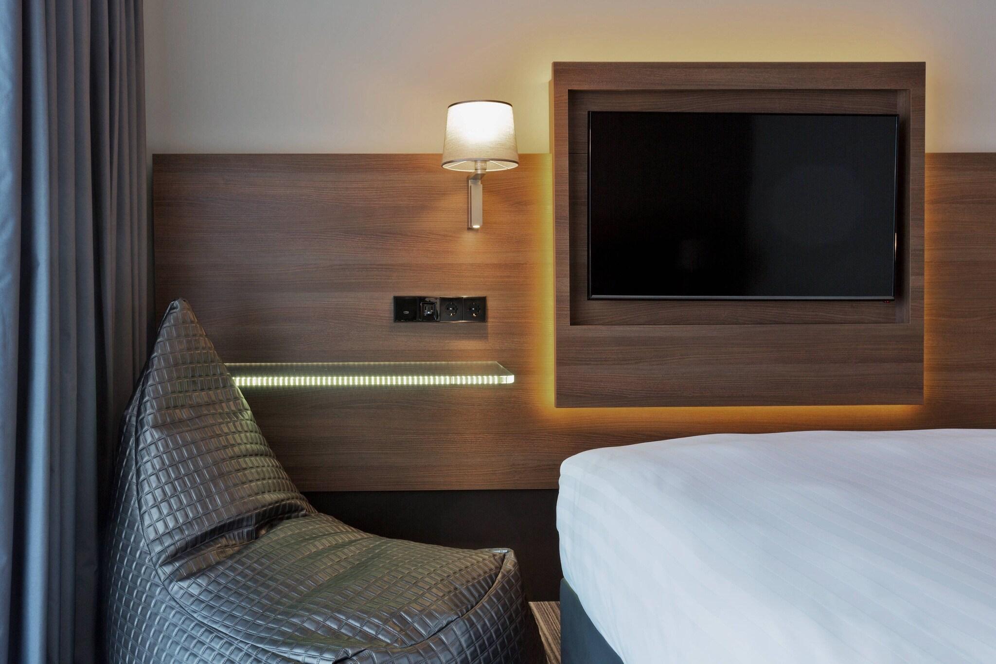 Double Queen Size Bed