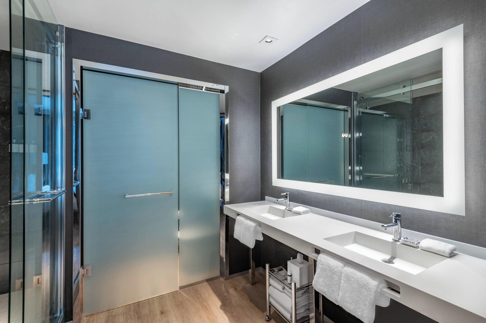 Quadruple Two Queen Beds