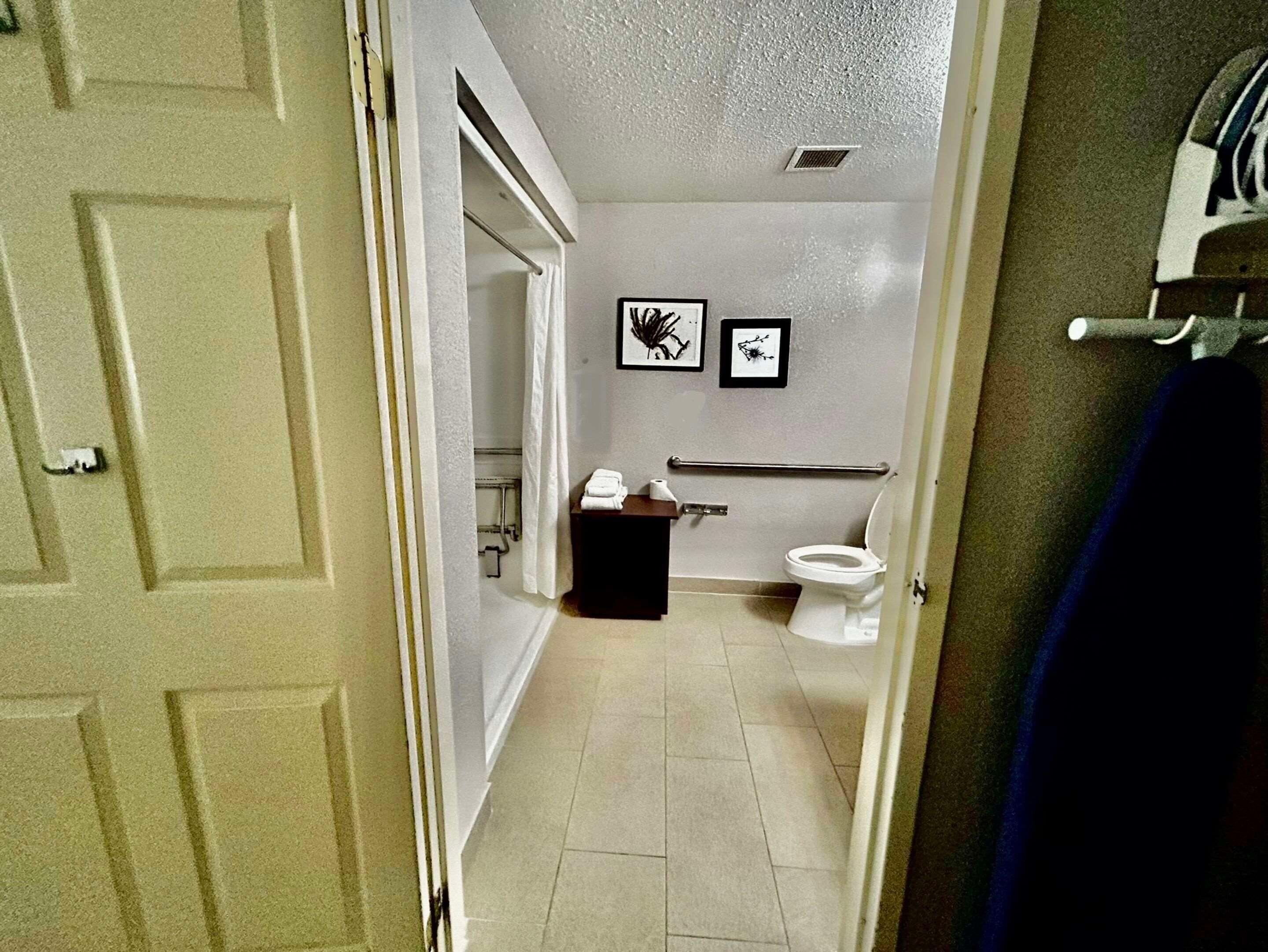 Room Accessible King Size Bed