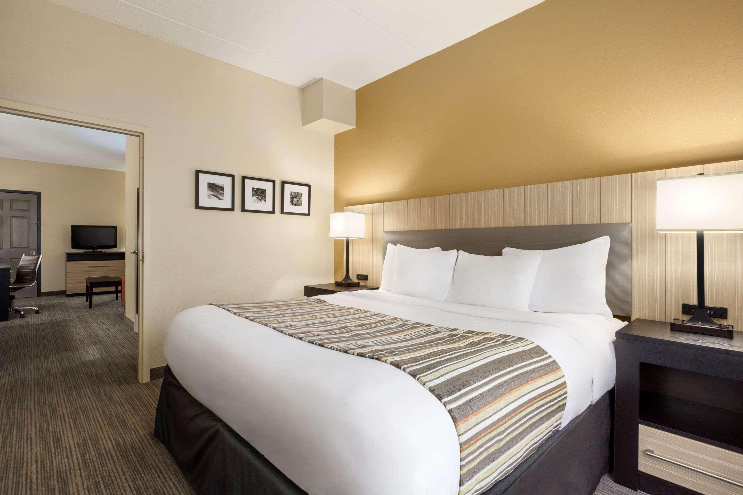 Suite King Size Bed