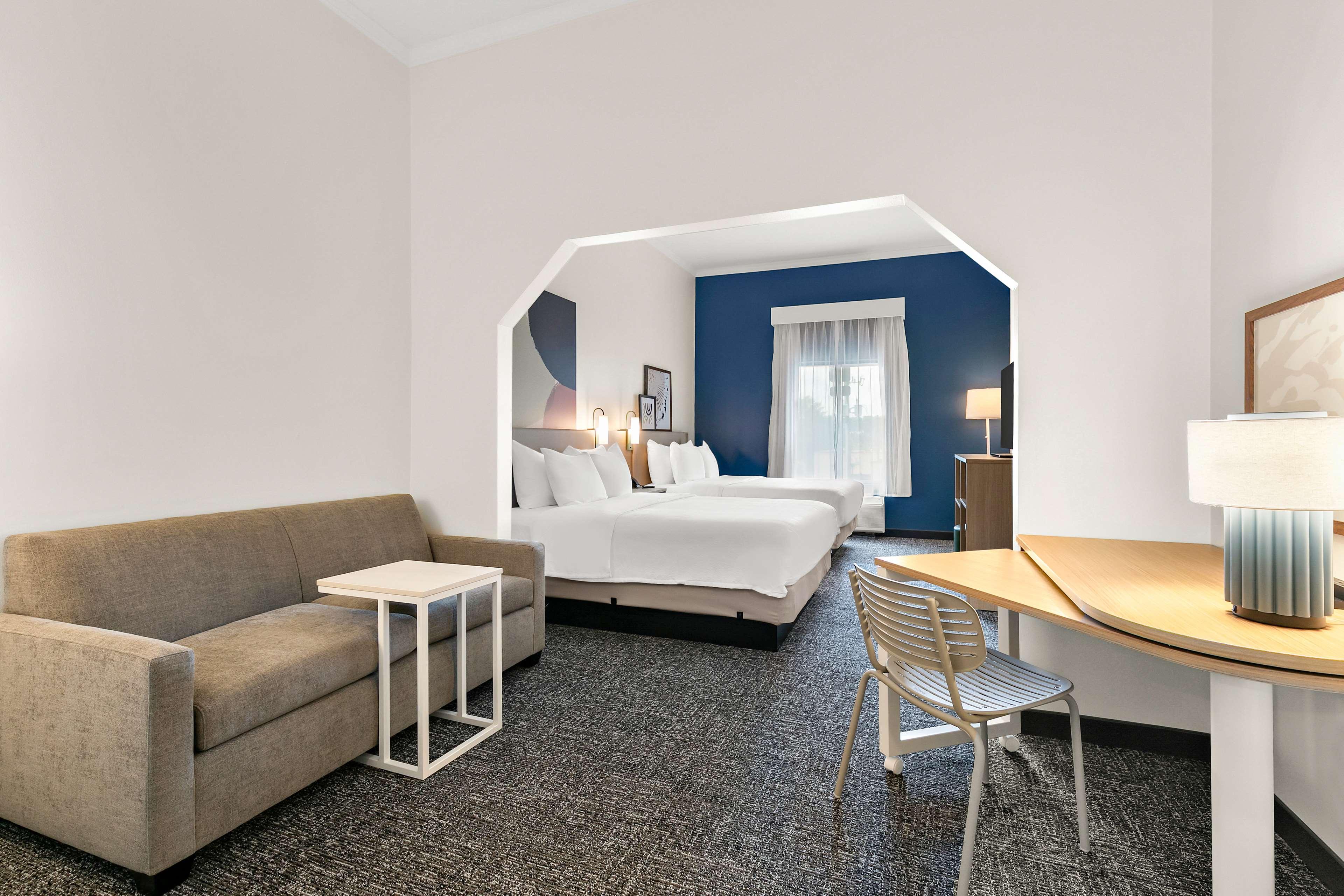 Suite Two Queen Beds