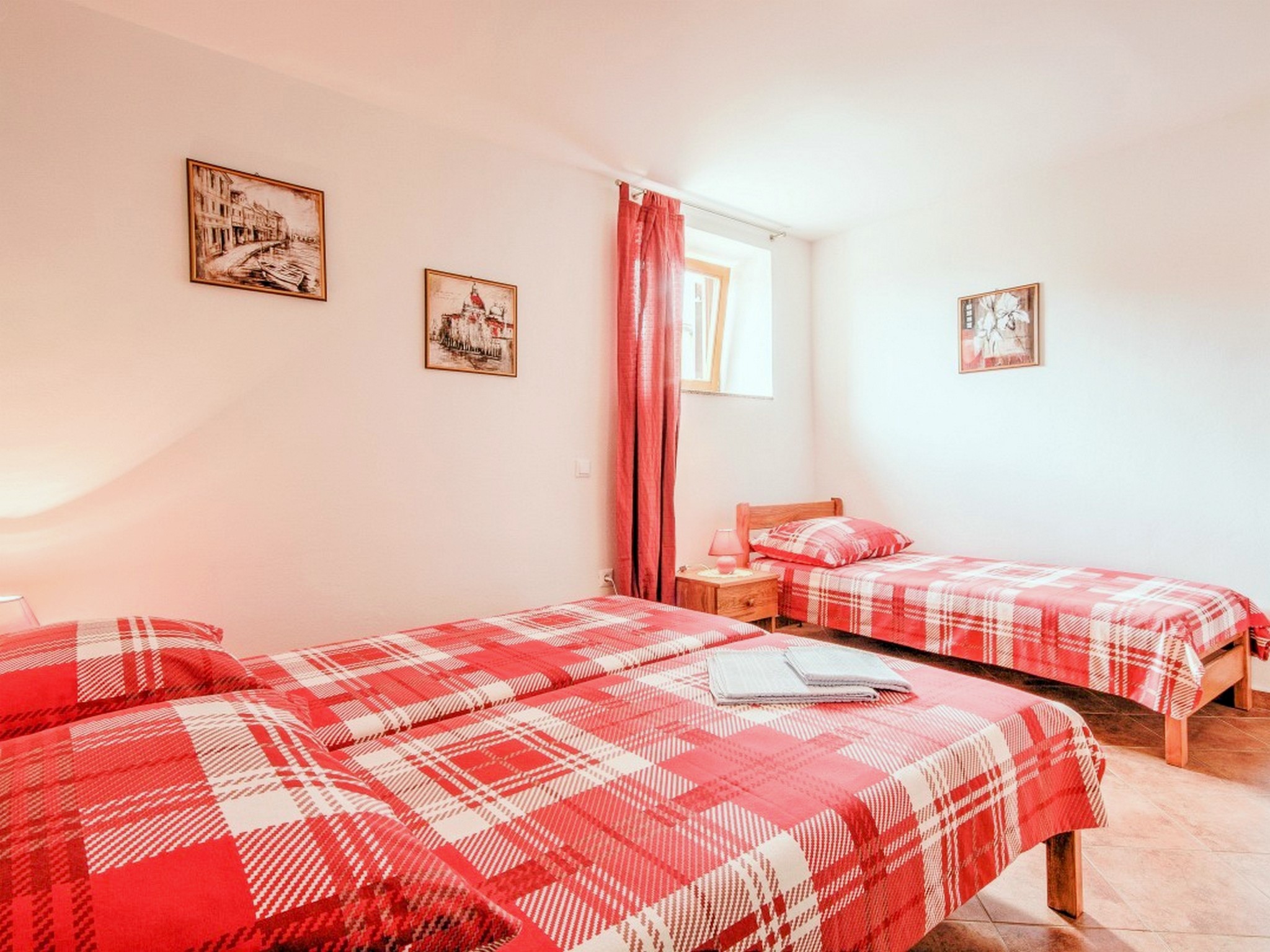 Apartment Capacity 3