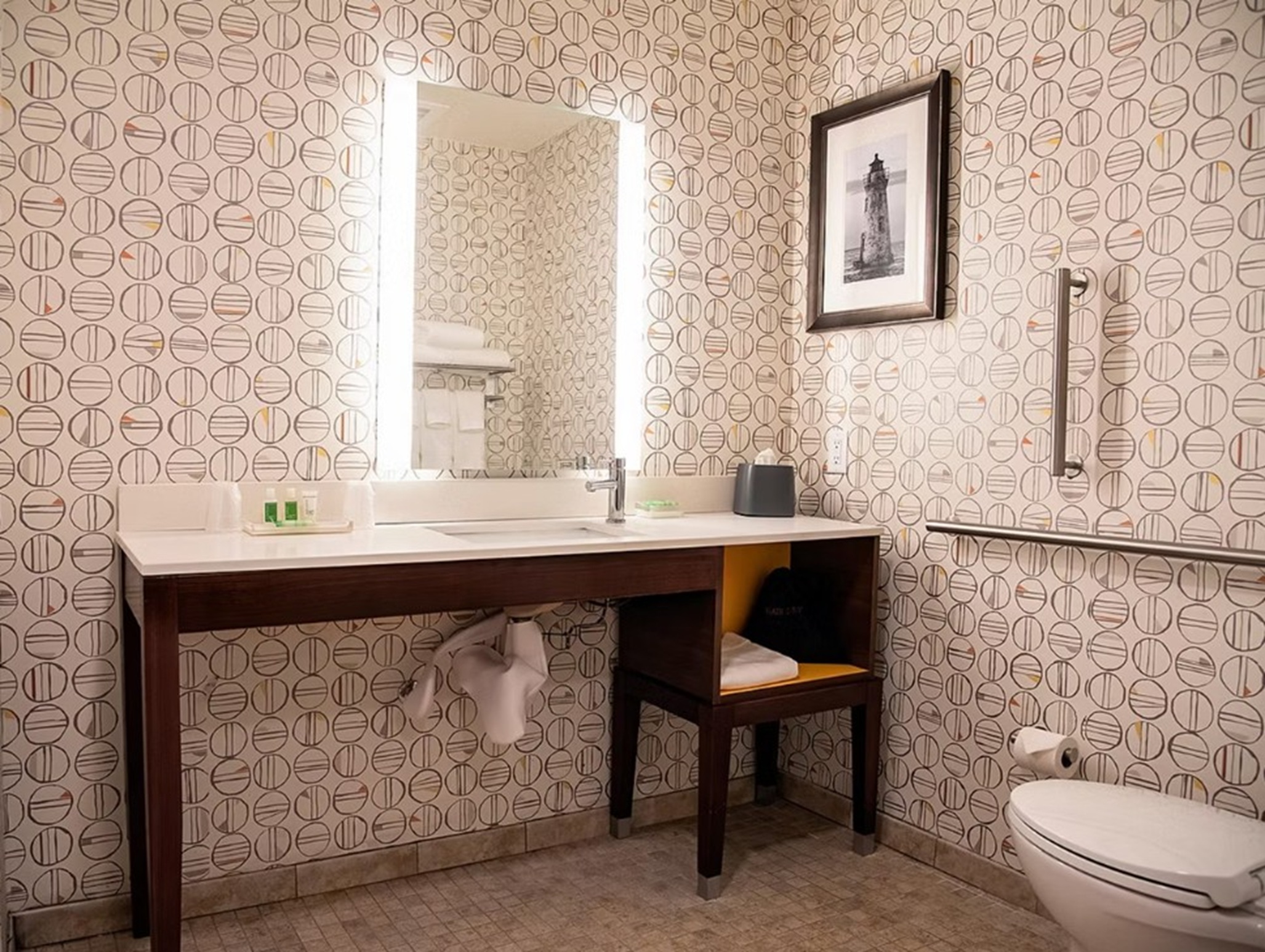 Suite Accessible King Size Bed