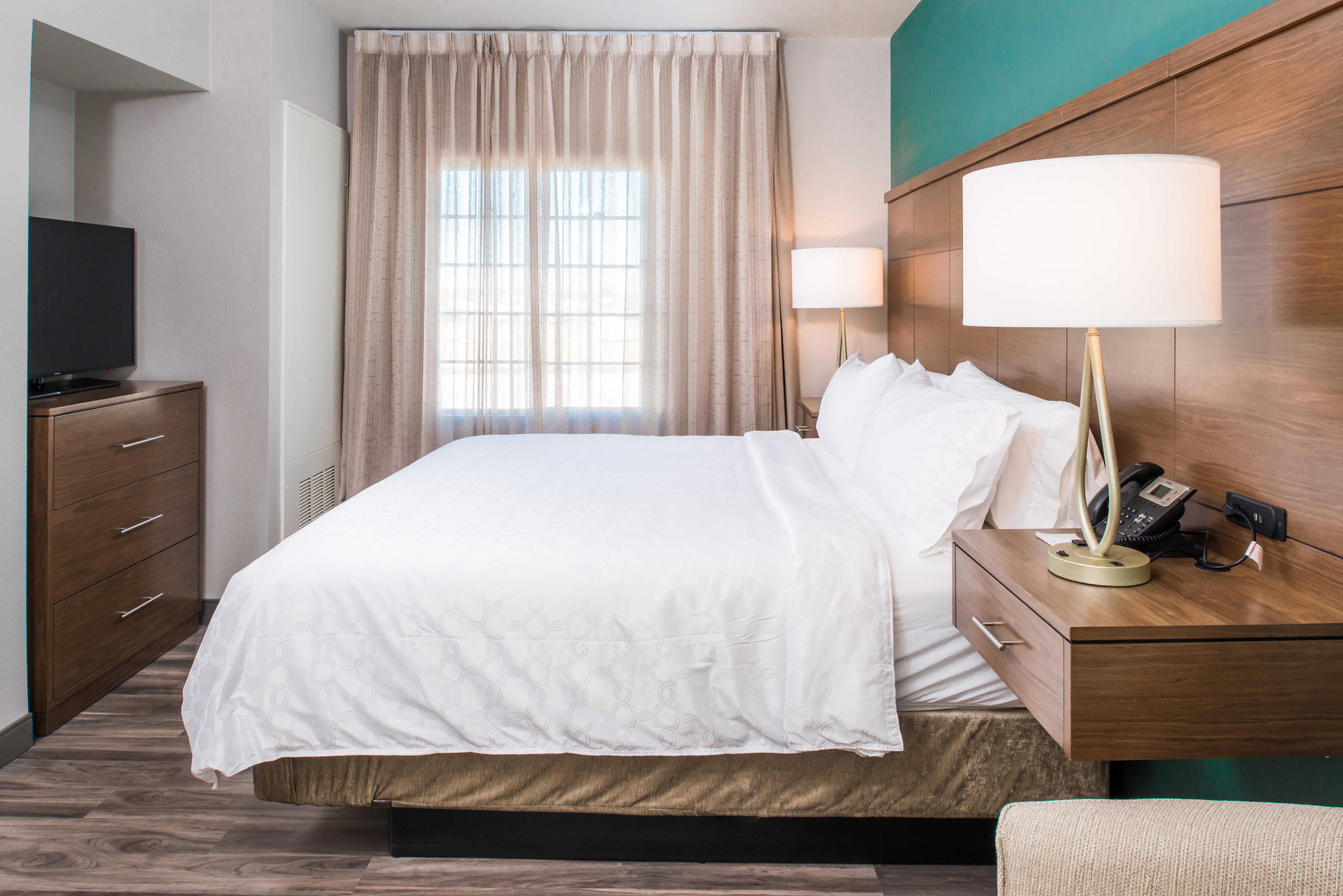 Suite Accessible King Size Bed