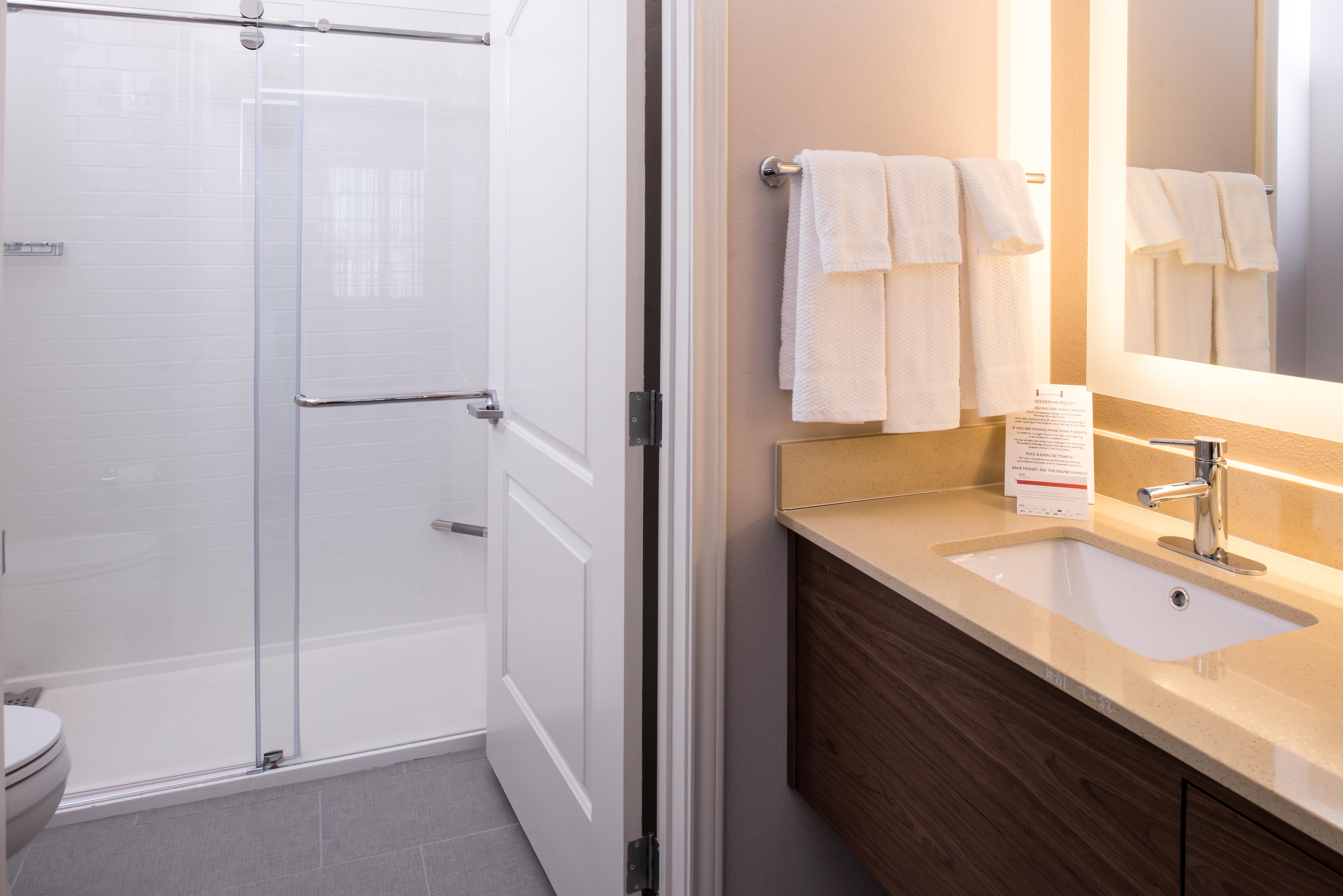 Suite Accessible King Size Bed