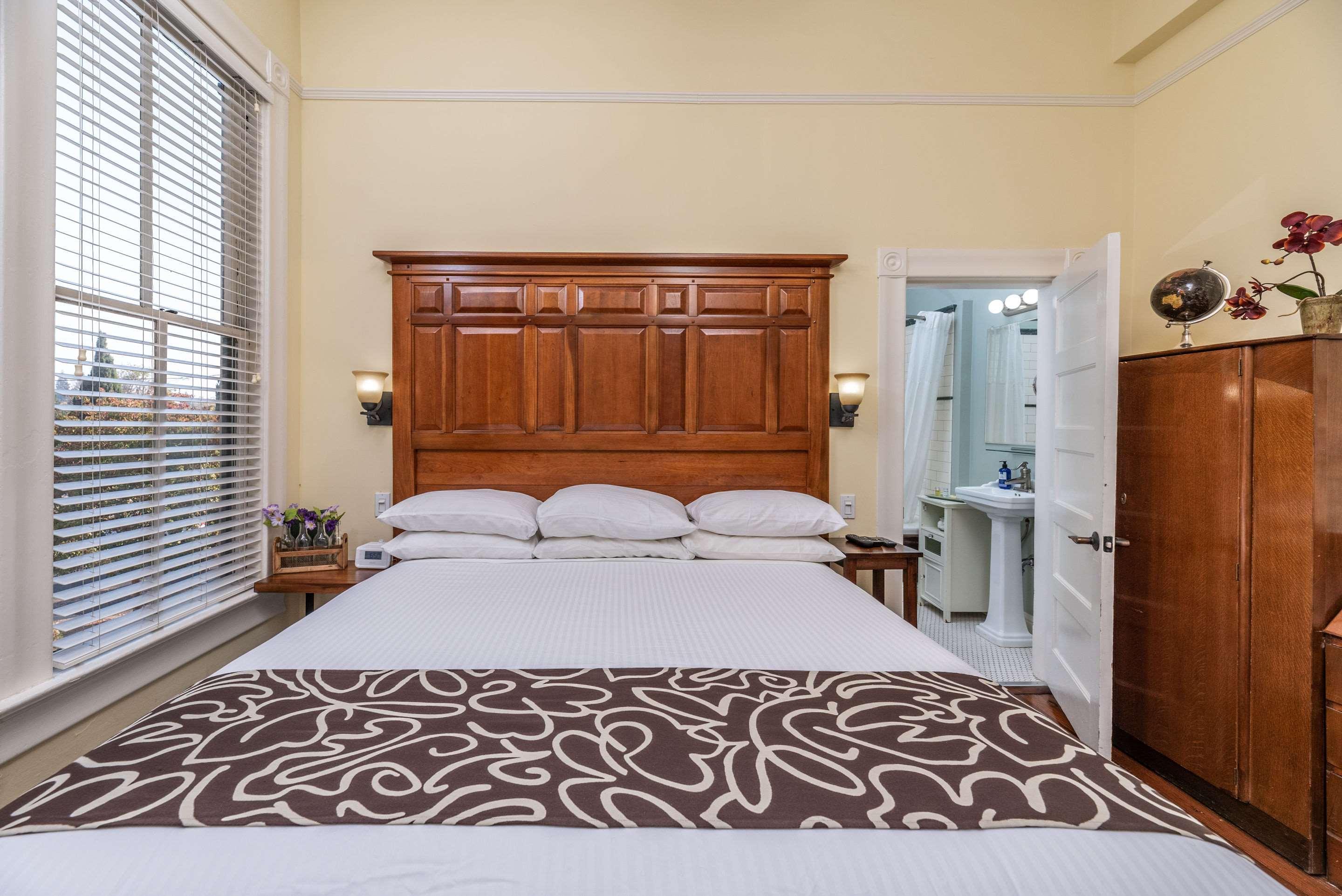 Double King Bed Non Smoking