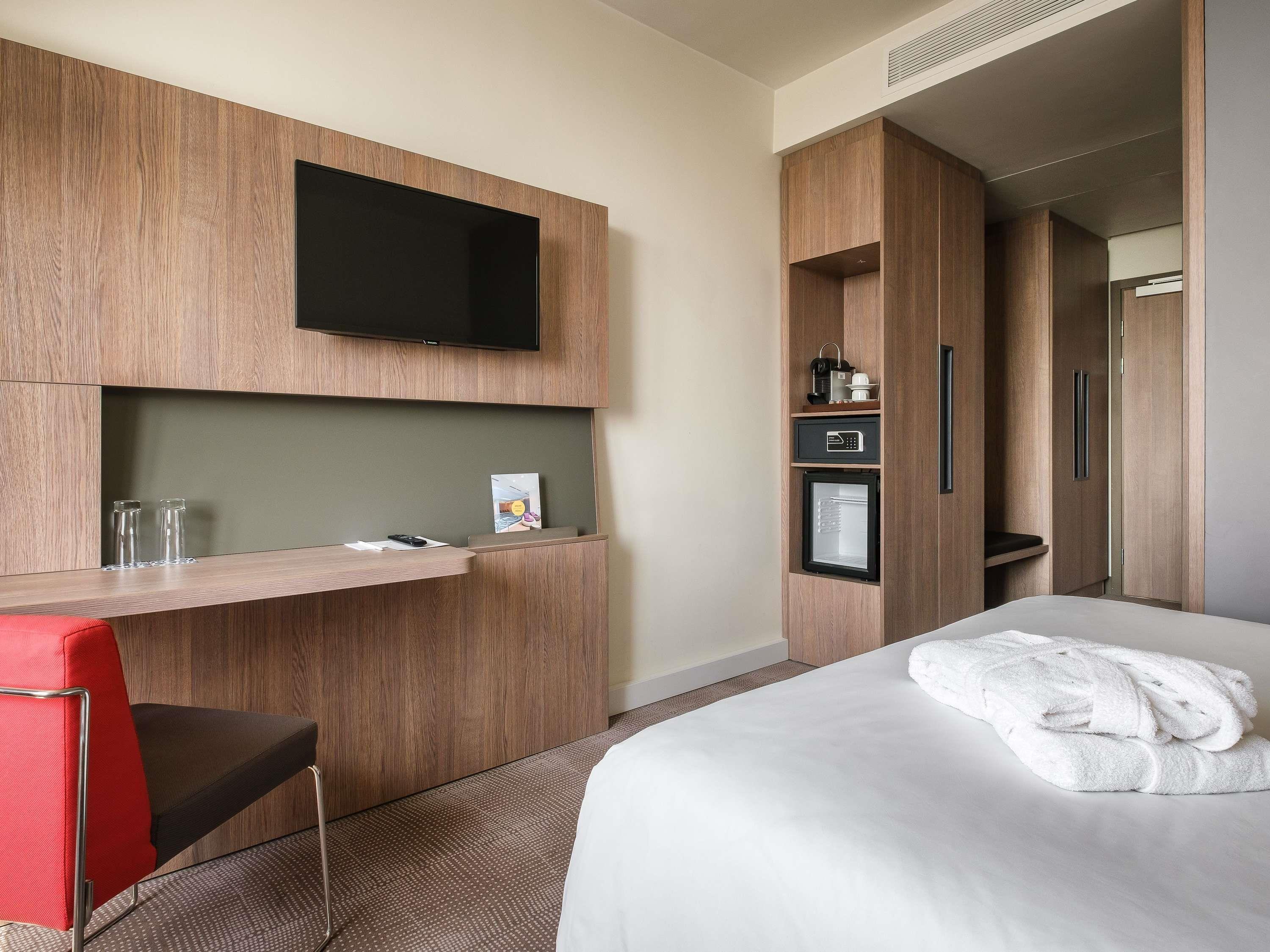 Double Queen Size Bed