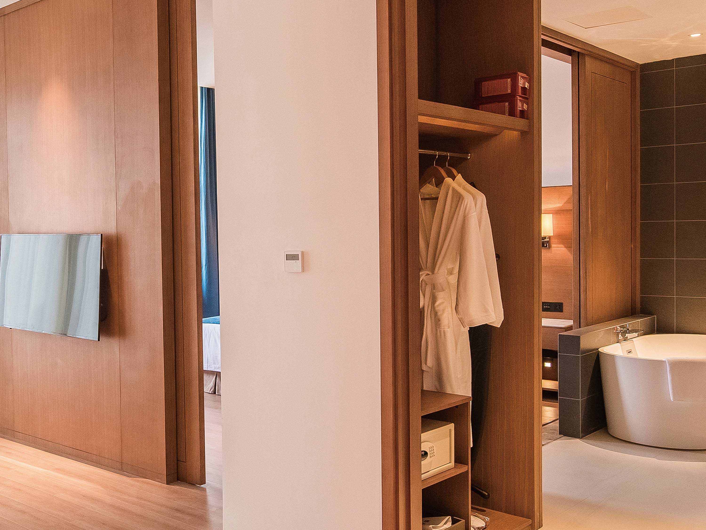 Suite Deluxe King Bed